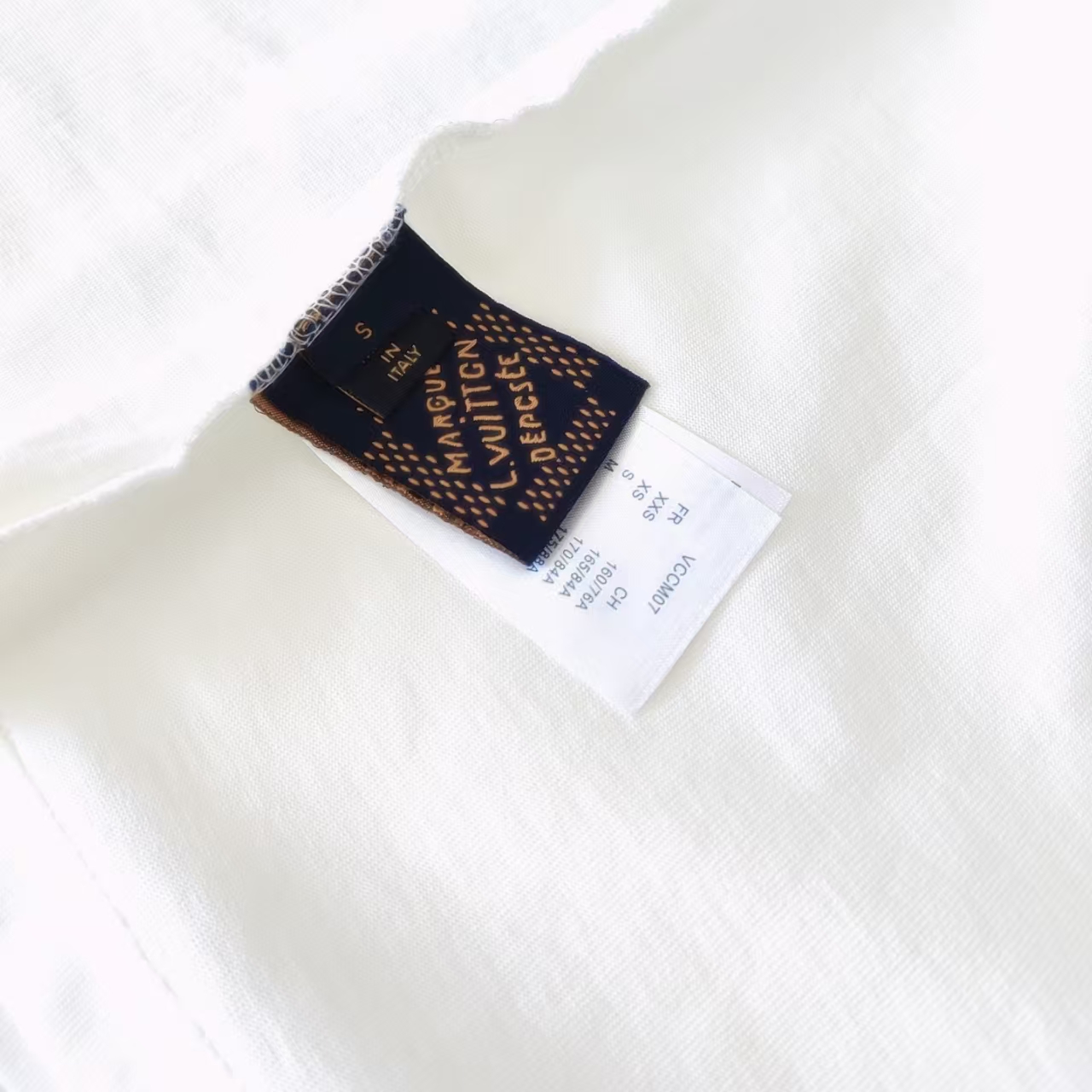LOUIS VUITTON路易威登 重工刺绣短袖 黑色 白色-Chinese UA Cheap High Quatity Brand Clothes Bags handbags Sneakers wholesale wholesaler seller from China Factory suppliers Fashion Clothing Shoes best Quality Beautiful Price LOUIS VUITTON路易威登 重工刺绣短袖 黑色 白色