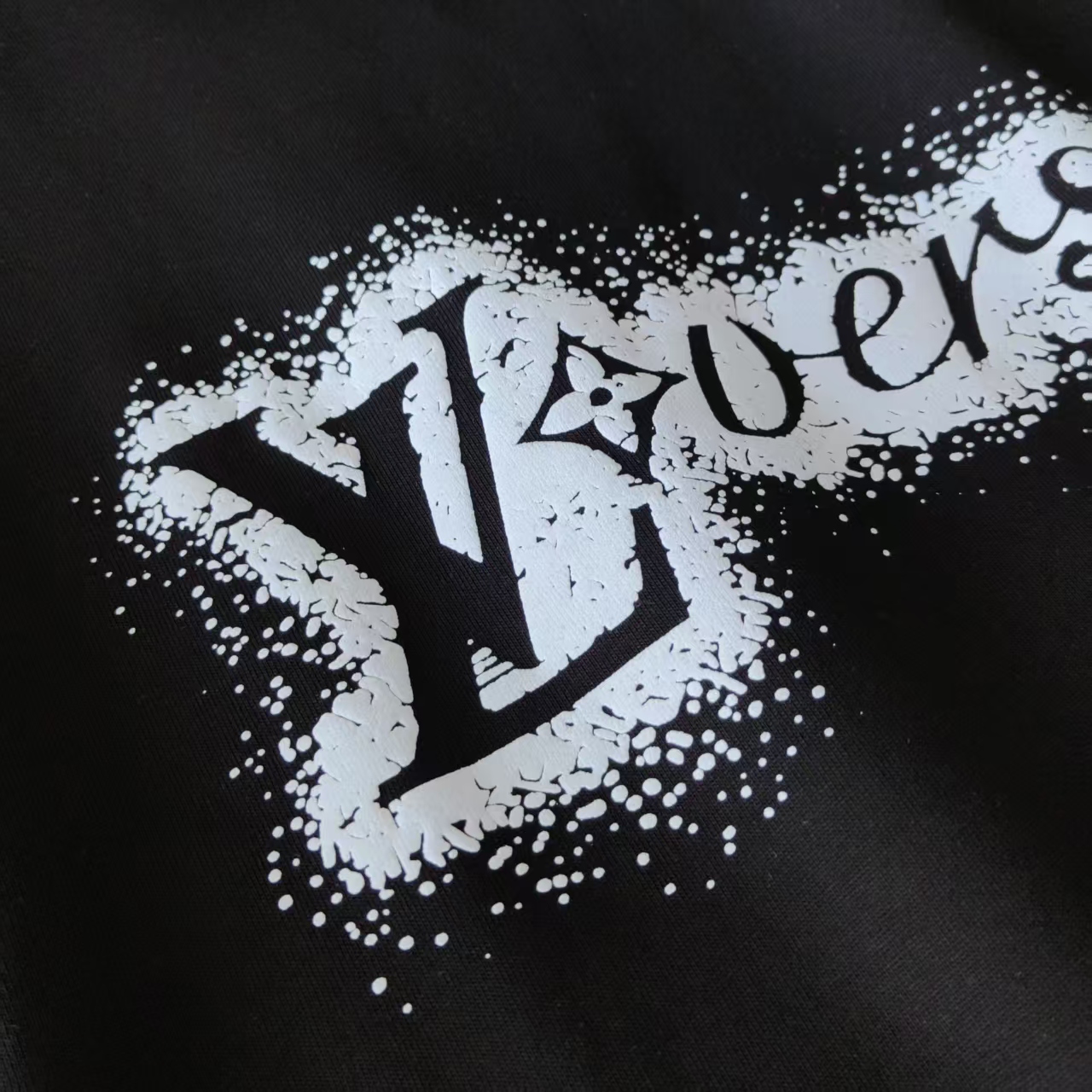 Louis Vuitton路易威登 字母logo印花短袖 白色 黑色-莆田鞋,莆田鞋货源,高仿鞋,高仿鞋货源,安福档口,莆田高仿鞋,莆田鞋批发,高仿鞋批发,莆田高仿运动鞋,高仿运动鞋,莆田运动鞋 Louis Vuitton路易威登 字母logo印花短袖 白色 黑色