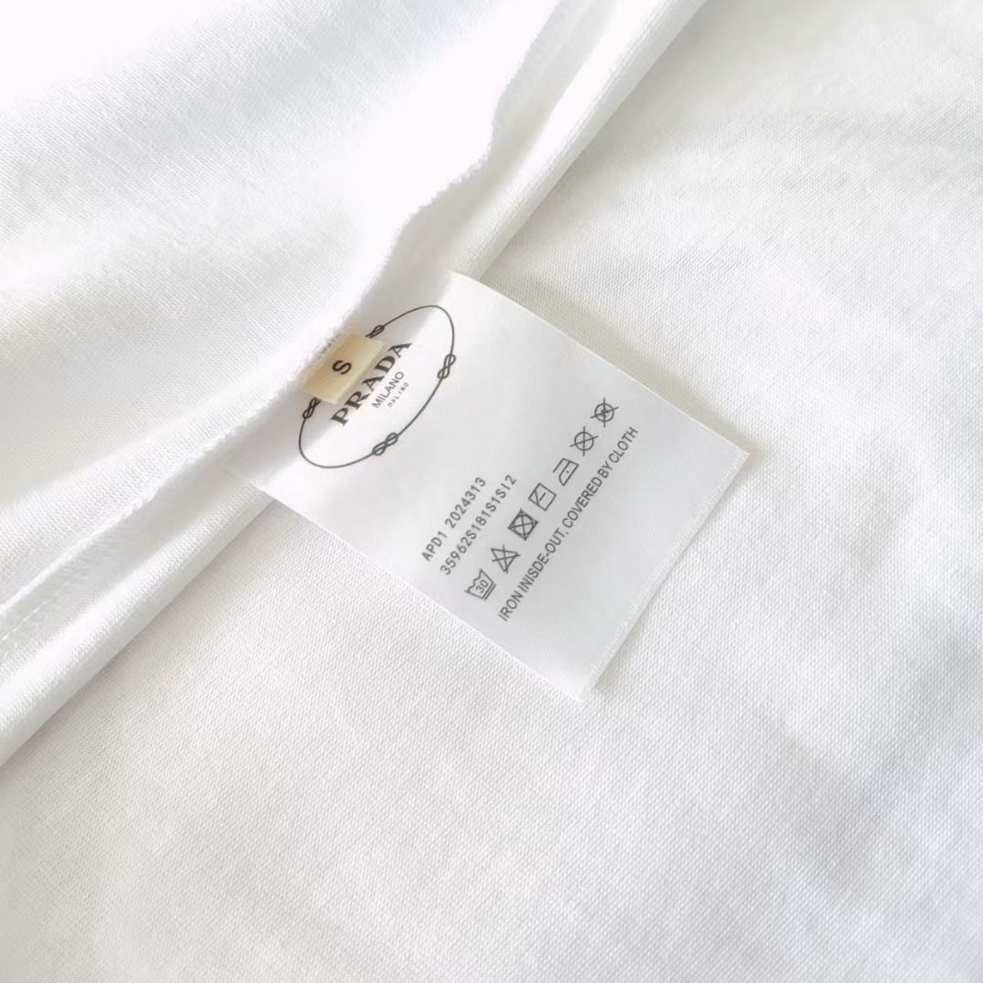 PRADA 普拉达 大三角印花刺绣字母短袖T恤 白色 黑色-Chinese UA Cheap High Quatity Brand Clothes Bags handbags Sneakers wholesale wholesaler seller from China Factory suppliers Fashion Clothing Shoes best Quality Beautiful Price PRADA 普拉达 大三角印花刺绣字母短袖T恤 白色 黑色