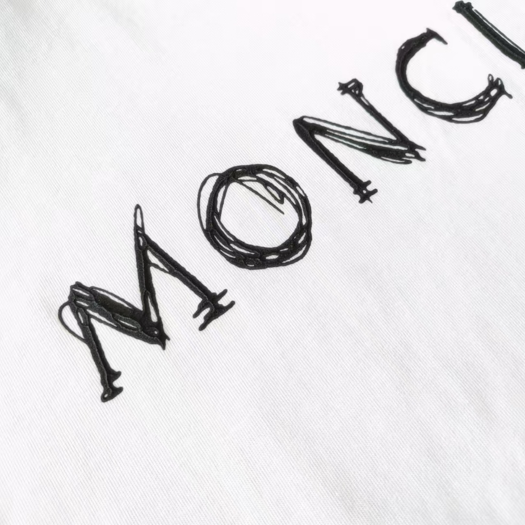 Moncle/蒙口 背后大LOGO短袖 黑色 白色 Moncle/蒙口 背后大LOGO短袖 黑色 白色