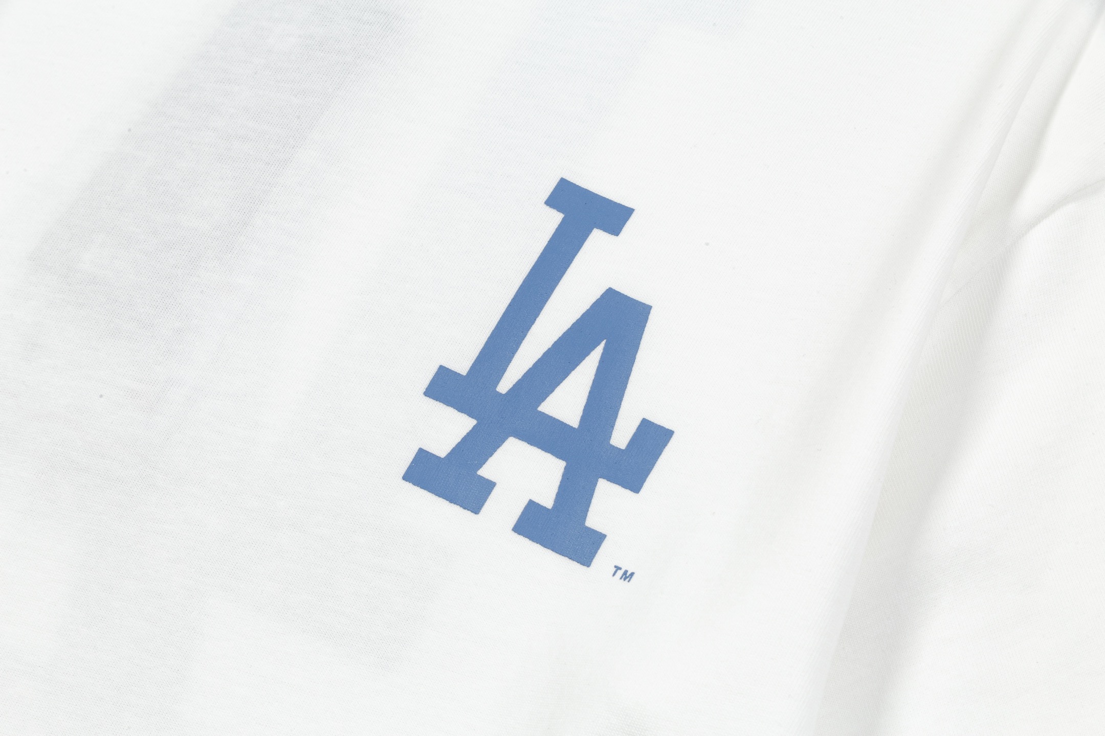 New era联名MLB 渐变字母短袖-莆田鞋,莆田鞋货源,高仿鞋,高仿鞋货源,安福档口,莆田高仿鞋,莆田鞋批发,高仿鞋批发,莆田高仿运动鞋,高仿运动鞋,莆田运动鞋 New era联名MLB 渐变字母短袖