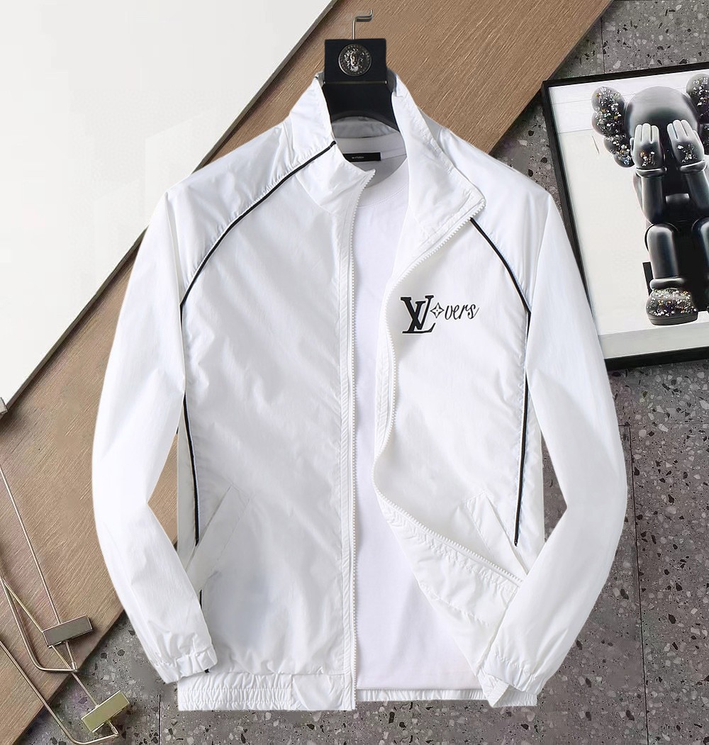 NO:120785,LV 2025 Spring New Jacket Jacket, the new product on the show is perfect, comfortable and warm when worn on both sides, three-standard full color and attractive, and the very outstanding design easily advances the sense of fashion, the workmanship is extremely exquisite and rigorous, and the wiring is neat and meticulous!  A masterpiece of a big-name designer!  The upper body doesn't look bloated and super handsome!  Spot code M ~ XXXL,,louis vuitton,jackets & coats,jackets & coats,alexander wang19860909LV 2025开春新款夹克外套,秀场新品品相非常完美,双面穿舒适保暖,三标齐全色泽饱满诱人,非常出彩的设计,轻松将时髦感进阶,做工极为考究严谨,走线工整细致！大牌设计师巨作！上身不显臃肿、超级帅气！现货码数M ～ XXXL,,louis vuitton,jackets & coats,jackets & coats,alexander wang,Men's clothing