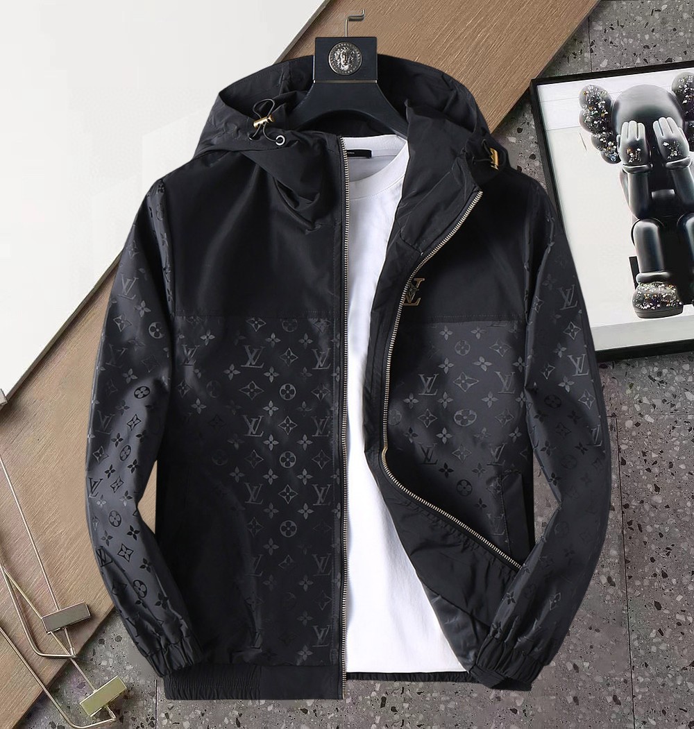 NO:120768,LV 2025 Spring New Jacket Jacket, the new product on the show is perfect, comfortable and warm when worn on both sides, three-standard full color and attractive, and the very outstanding design easily advances the sense of fashion, the workmanship is extremely exquisite and rigorous, and the wiring is neat and meticulous!  A masterpiece of a big-name designer!  The upper body doesn't look bloated and super handsome!  Spot code M ~ XXXL,,louis vuitton,jackets & coats,jackets & coats,alexander wang19860909LV 2025开春新款夹克外套,秀场新品品相非常完美,双面穿舒适保暖,三标齐全色泽饱满诱人,非常出彩的设计,轻松将时髦感进阶,做工极为考究严谨,走线工整细致！大牌设计师巨作！上身不显臃肿、超级帅气！现货码数M ～ XXXL,,louis vuitton,jackets & coats,jackets & coats,alexander wang,Men's clothing