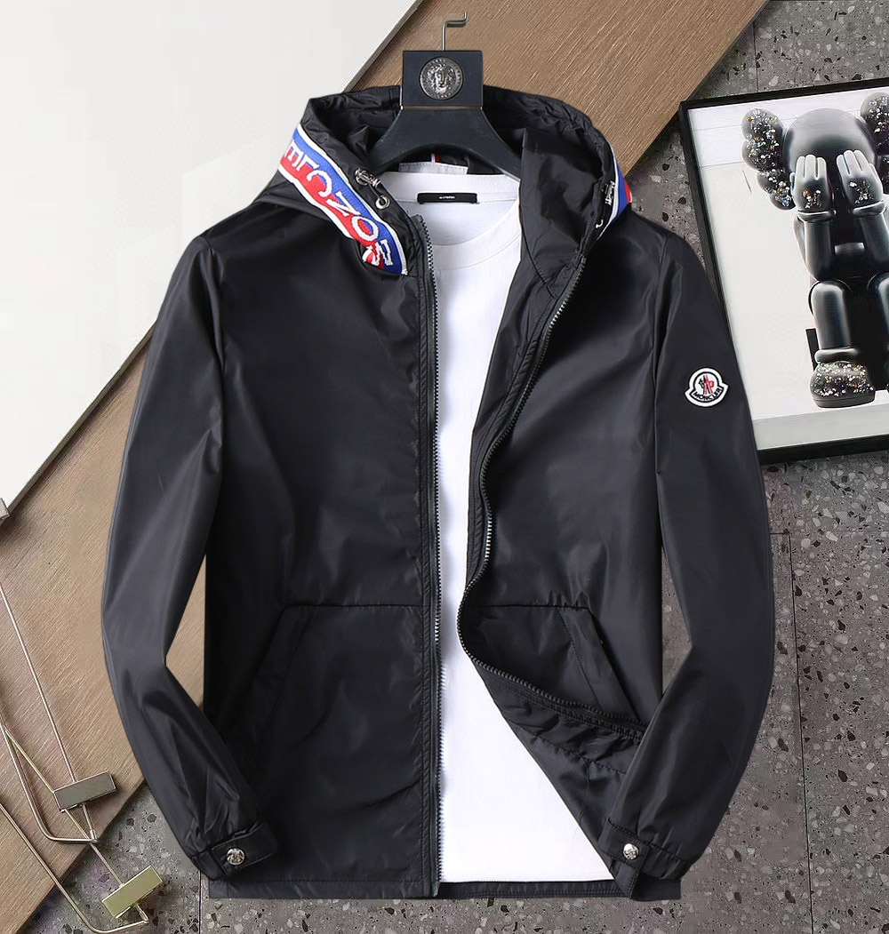 NO:120776,The new jacket and jacket for the spring of 2025 are perfect in the show. The two-sided wear is comfortable and warm, the three-standard color is full and attractive, and the very outstanding design easily advances the sense of fashion. The workmanship is extremely exquisite and rigorous, and the wiring is neat and meticulous!  A masterpiece of a big-name designer!  The upper body doesn't look bloated and super handsome!  Spot code M ~ XXXL,,Moncler,jackets & coats,jackets & coats,alexander wang19860909蒙口 2025开春新款夹克外套,秀场新品品相非常完美,双面穿舒适保暖,三标齐全色泽饱满诱人,非常出彩的设计,轻松将时髦感进阶,做工极为考究严谨,走线工整细致！大牌设计师巨作！上身不显臃肿、超级帅气！现货码数M ～ XXXL,,Moncler,jackets & coats,jackets & coats,alexander wang,Men's clothing