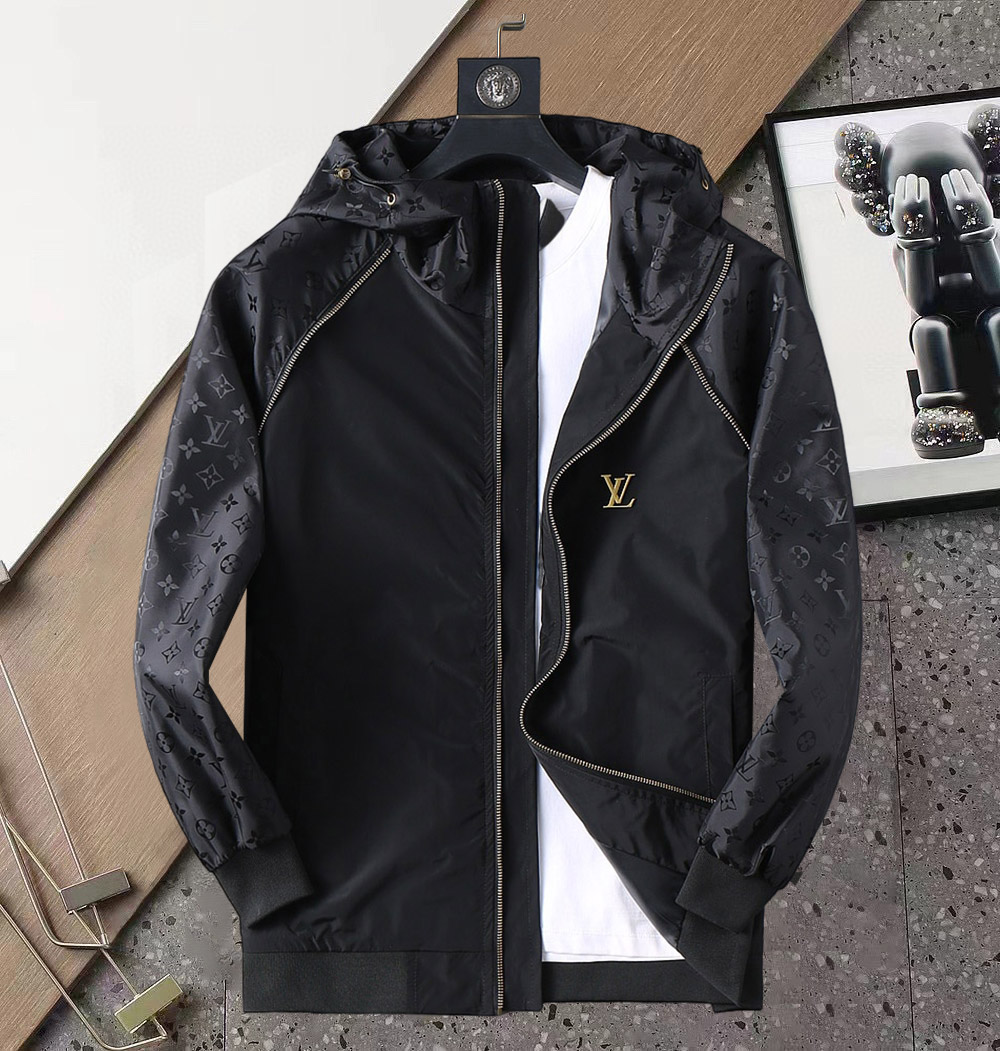 NO:120779,LV 2025 Spring New Jacket Jacket, the new product on the show is perfect, comfortable and warm when worn on both sides, three-standard full color and attractive, and the very outstanding design easily advances the sense of fashion, the workmanship is extremely exquisite and rigorous, and the wiring is neat and meticulous!  A masterpiece of a big-name designer!  The upper body doesn't look bloated and super handsome!  Spot code M ~ XXXL,,louis vuitton,jackets & coats,jackets & coats,alexander wang19860909LV 2025开春新款夹克外套,秀场新品品相非常完美,双面穿舒适保暖,三标齐全色泽饱满诱人,非常出彩的设计,轻松将时髦感进阶,做工极为考究严谨,走线工整细致！大牌设计师巨作！上身不显臃肿、超级帅气！现货码数M ～ XXXL,,louis vuitton,jackets & coats,jackets & coats,alexander wang,Men's clothing