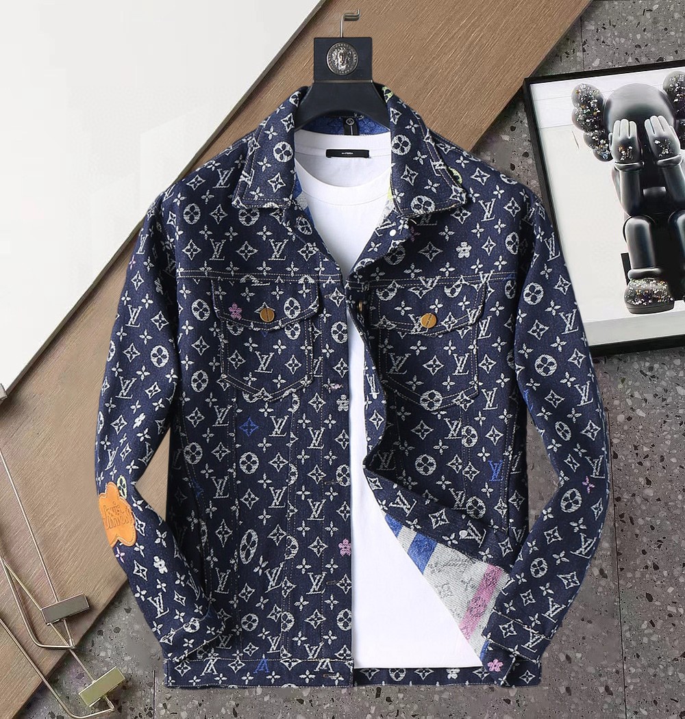 NO:120777,LV 2025 Spring New Jacket Jacket, the new product on the show is perfect, comfortable and warm when worn on both sides, three-standard full color and attractive, and the very outstanding design easily advances the sense of fashion, the workmanship is extremely exquisite and rigorous, and the wiring is neat and meticulous!  A masterpiece of a big-name designer!  The upper body doesn't look bloated and super handsome!  Spot code M ~ XXXL,,louis vuitton,jackets & coats,jackets & coats,alexander wang19860909LV 2025开春新款夹克外套,秀场新品品相非常完美,双面穿舒适保暖,三标齐全色泽饱满诱人,非常出彩的设计,轻松将时髦感进阶,做工极为考究严谨,走线工整细致！大牌设计师巨作！上身不显臃肿、超级帅气！现货码数M ～ XXXL,,louis vuitton,jackets & coats,jackets & coats,alexander wang,Men's clothing