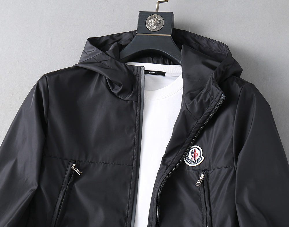 Moncler Jacket 06120