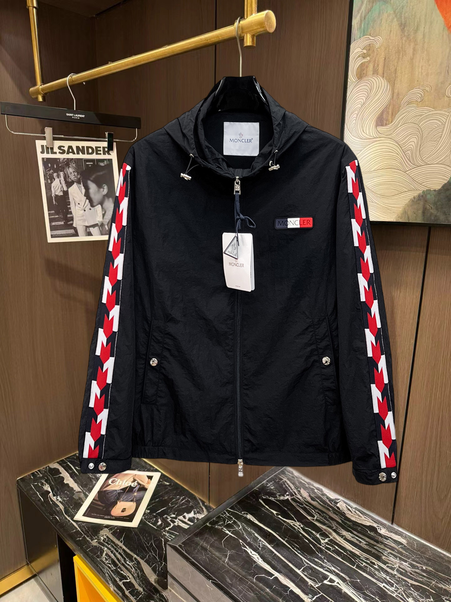 NO:746921,Mengkou 2026 new style jacket, the new product on the show is in perfect condition, comfortable and warm to wear, the original three-dimensional standard is complete, the color is full and attractive, the very outstanding design can easily enhance the fashion sense, the workmanship is extremely sophisticated and rigorous, and the wiring is neat and meticulous!  A masterpiece from a famous designer!  The upper body does not look bloated and is super handsome!  Available sizes M ~ XXXL Please quote your height and weight when placing an order!  ,,Moncler,jackets & coats,jackets & coats,19860909蒙口 2026新款夹克外套,秀场新品品相非常完美,穿着舒适保暖,原单三标齐全 色泽饱满诱人,非常出彩的设计,轻松将时髦感进阶,做工极为考究严谨,走线工整细致！大牌设计师巨作！上身不显臃肿、超级帅气！现货码数M ～ XXXL下单报身高体重！,,Moncler,jackets & coats,jackets & coats,,Men's clothing