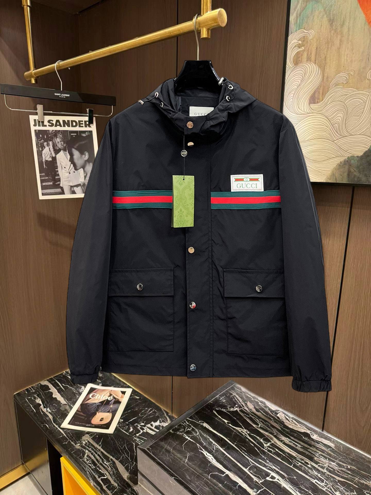 NO:746875,Gucci 2026 new jacket, the new product on the show is in perfect condition, comfortable and warm to wear, the original three-dimensional standard is complete, the color is full and attractive, the very outstanding design can easily enhance the fashion sense, the workmanship is extremely elegant and rigorous, and the wiring is neat and meticulous!  A masterpiece from a famous designer!  The upper body does not look bloated and is super handsome!  Available sizes M ~ XXXL Please quote your height and weight when placing an order!  ,,jackets & coats,jackets & coats,19860909古奇 2026新款夹克外套,秀场新品品相非常完美,穿着舒适保暖,原单三标齐全 色泽饱满诱人,非常出彩的设计,轻松将时髦感进阶,做工极为考究严谨,走线工整细致！大牌设计师巨作！上身不显臃肿、超级帅气！现货码数M ～ XXXL下单报身高体重！,,jackets & coats,jackets & coats,,Men's clothing