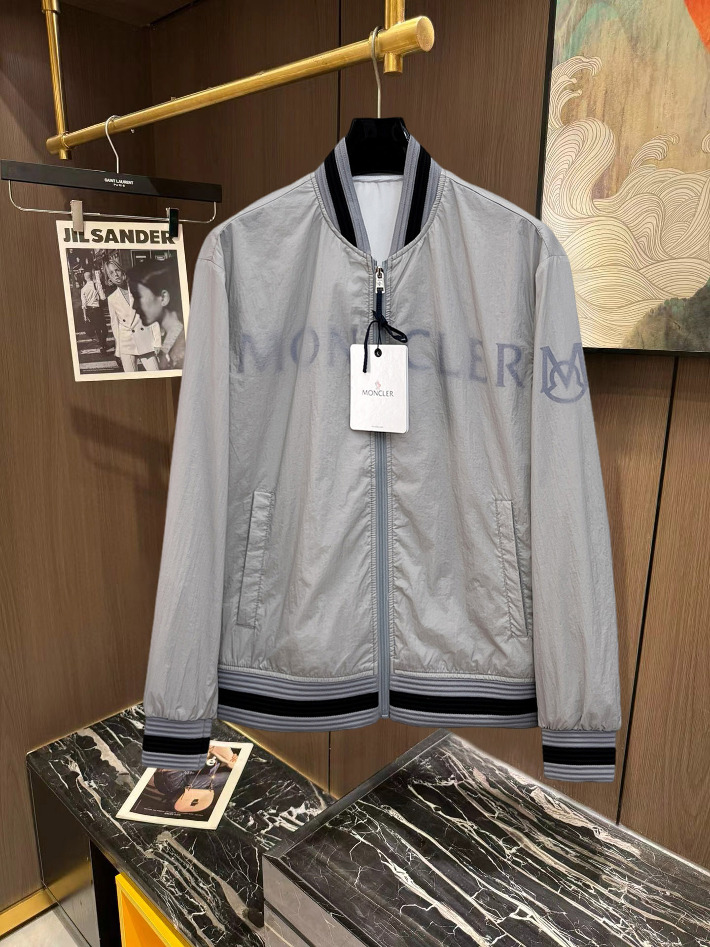 NO:746899,Mengkou 2026 new style jacket, the new product on the show is in perfect condition, comfortable and warm to wear, the original three-dimensional standard is complete, the color is full and attractive, the very outstanding design can easily enhance the fashion sense, the workmanship is extremely sophisticated and rigorous, and the wiring is neat and meticulous!  A masterpiece from a famous designer!  The upper body does not look bloated and is super handsome!  Available sizes M ~ XXXL Please quote your height and weight when placing an order!  ,,Moncler,jackets & coats,jackets & coats,19860909蒙口 2026新款夹克外套,秀场新品品相非常完美,穿着舒适保暖,原单三标齐全 色泽饱满诱人,非常出彩的设计,轻松将时髦感进阶,做工极为考究严谨,走线工整细致！大牌设计师巨作！上身不显臃肿、超级帅气！现货码数M ～ XXXL下单报身高体重！,,Moncler,jackets & coats,jackets & coats,,Men's clothing