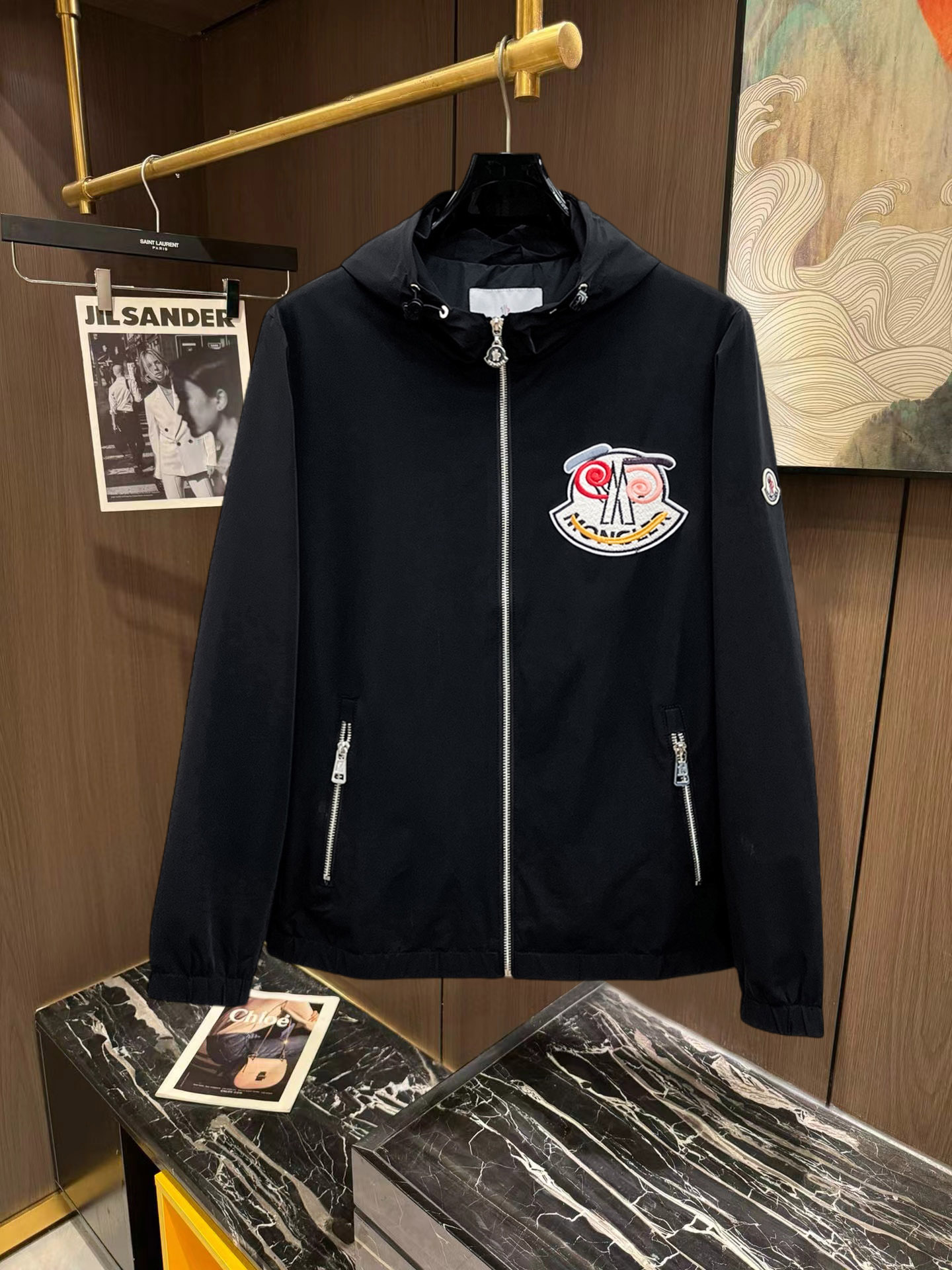 NO:746883,Mengkou 2026 new style jacket, the new product on the show is in perfect condition, comfortable and warm to wear, the original three-dimensional standard is complete, the color is full and attractive, the very outstanding design can easily enhance the fashion sense, the workmanship is extremely sophisticated and rigorous, and the wiring is neat and meticulous!  A masterpiece from a famous designer!  The upper body does not look bloated and is super handsome!  Available sizes M ~ XXXL Please quote your height and weight when placing an order!  ,,Moncler,jackets & coats,jackets & coats,19860909蒙口 2026新款夹克外套,秀场新品品相非常完美,穿着舒适保暖,原单三标齐全 色泽饱满诱人,非常出彩的设计,轻松将时髦感进阶,做工极为考究严谨,走线工整细致！大牌设计师巨作！上身不显臃肿、超级帅气！现货码数M ～ XXXL下单报身高体重！,,Moncler,jackets & coats,jackets & coats,,Men's clothing