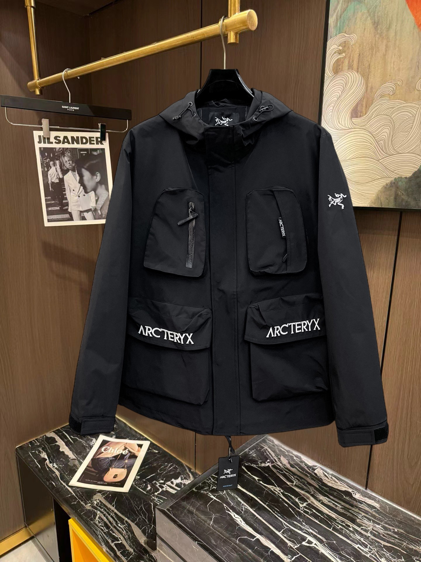 NO:746896,Arc'teryx 2026 new jacket. The new product on the show is in perfect condition. It is comfortable and warm to wear. The original three-dimensional standard is complete. The color is full and attractive. The very outstanding design easily enhances the sense of fashion. The workmanship is extremely sophisticated and rigorous, and the wiring is neat and meticulous!  A masterpiece from a famous designer!  The upper body does not look bloated and is super handsome!  Available sizes M ~ XXXL Please quote your height and weight when placing an order!  ,arc'teryx,jackets & coats,jackets & coats,19860909始祖鸟 2026新款夹克外套,秀场新品品相非常完美,穿着舒适保暖,原单三标齐全 色泽饱满诱人,非常出彩的设计,轻松将时髦感进阶,做工极为考究严谨,走线工整细致！大牌设计师巨作！上身不显臃肿、超级帅气！现货码数M ～ XXXL下单报身高体重！,arc'teryx,jackets & coats,jackets & coats,,Men's clothing