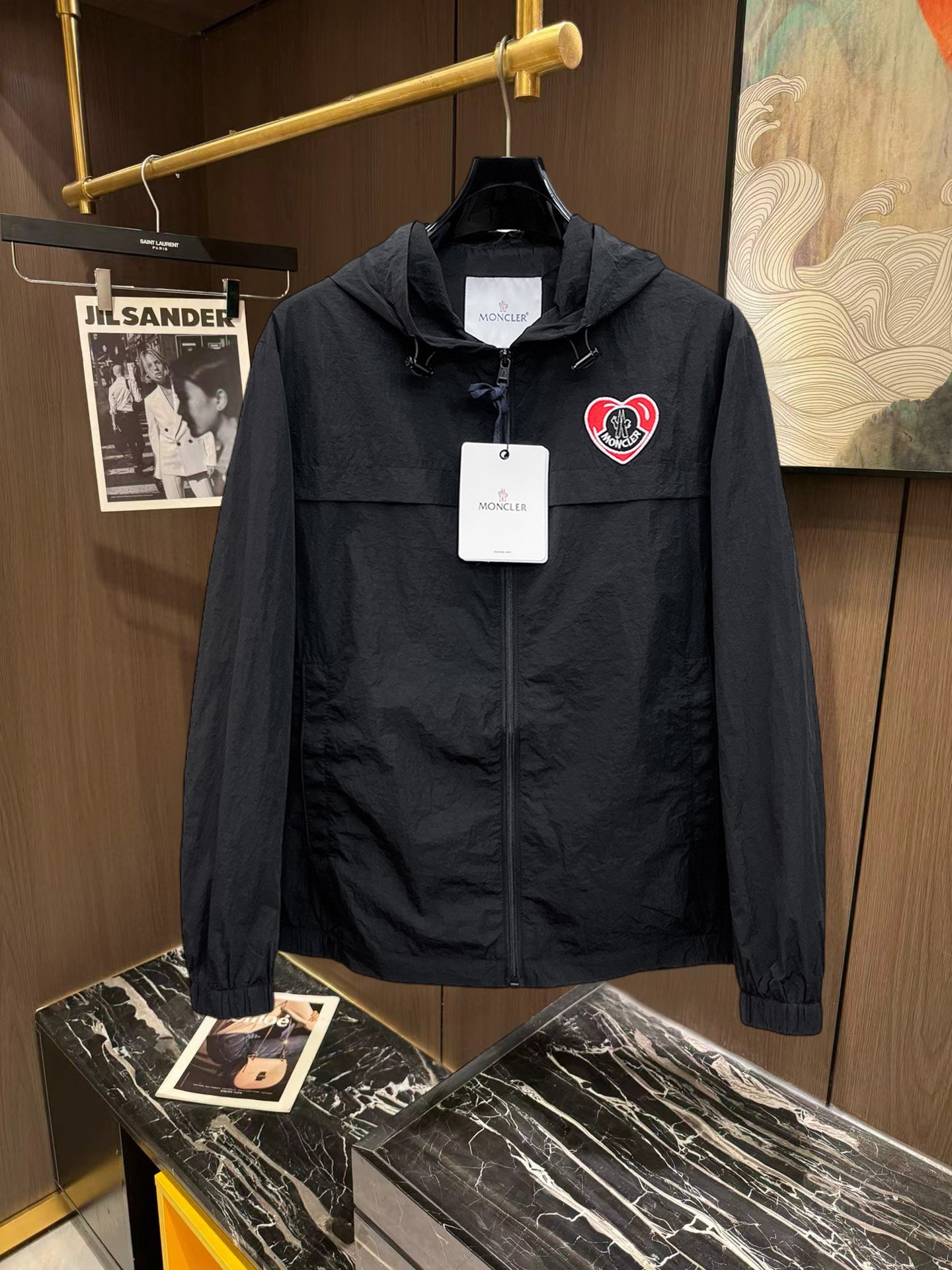 NO:746919,Mengkou 2026 new style jacket, the new product on the show is in perfect condition, comfortable and warm to wear, the original three-dimensional standard is complete, the color is full and attractive, the very outstanding design can easily enhance the fashion sense, the workmanship is extremely sophisticated and rigorous, and the wiring is neat and meticulous!  A masterpiece from a famous designer!  The upper body does not look bloated and is super handsome!  Available sizes M ~ XXXL Please quote your height and weight when placing an order!  ,,Moncler,jackets & coats,jackets & coats,19860909蒙口 2026新款夹克外套,秀场新品品相非常完美,穿着舒适保暖,原单三标齐全 色泽饱满诱人,非常出彩的设计,轻松将时髦感进阶,做工极为考究严谨,走线工整细致！大牌设计师巨作！上身不显臃肿、超级帅气！现货码数M ～ XXXL下单报身高体重！,,Moncler,jackets & coats,jackets & coats,,Men's clothing