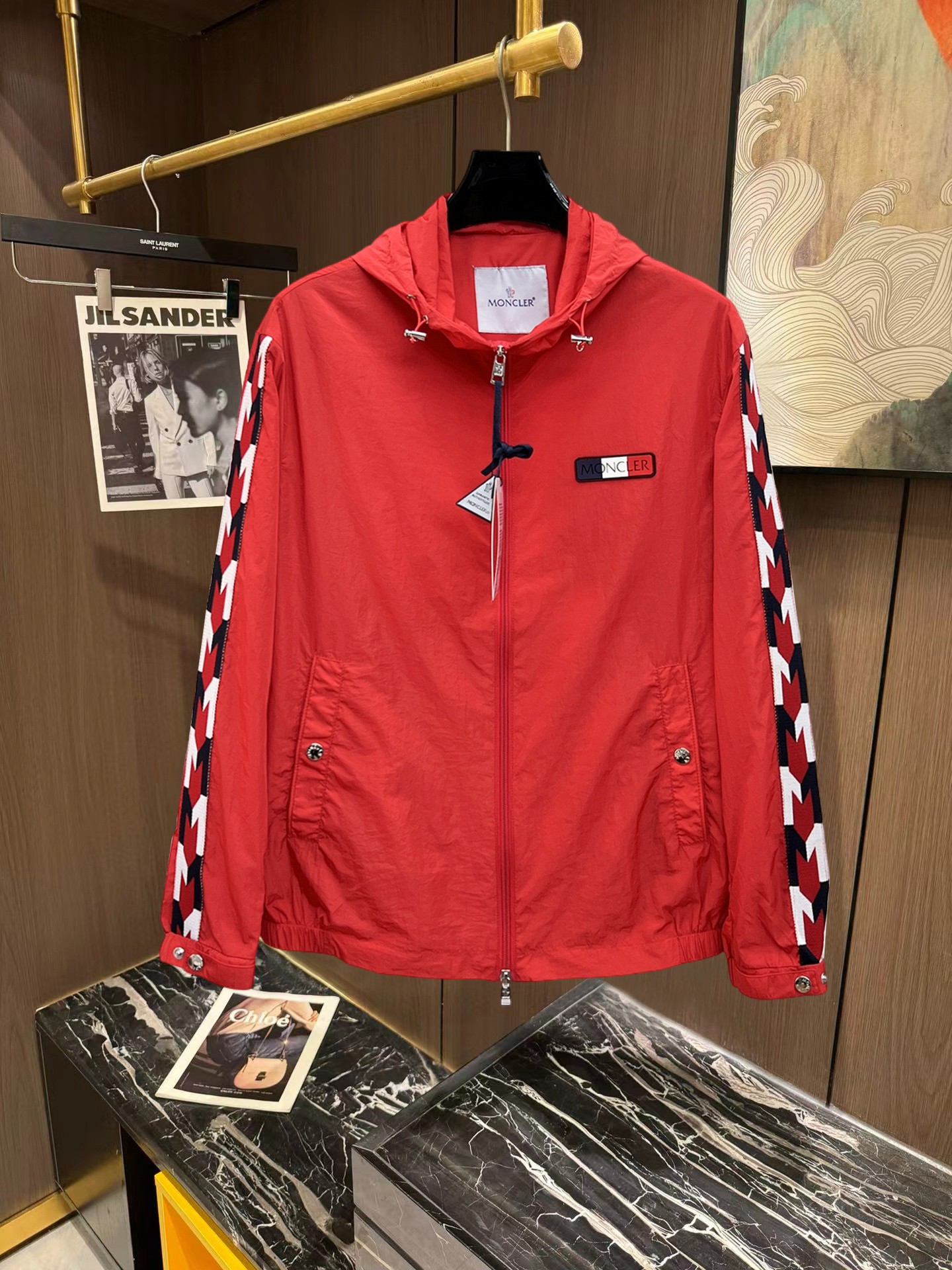 NO:746905,Mengkou 2026 new style jacket, the new product on the show is in perfect condition, comfortable and warm to wear, the original three-dimensional standard is complete, the color is full and attractive, the very outstanding design can easily enhance the fashion sense, the workmanship is extremely sophisticated and rigorous, and the wiring is neat and meticulous!  A masterpiece from a famous designer!  The upper body does not look bloated and is super handsome!  Available sizes M ~ XXXL Please quote your height and weight when placing an order!  ,,Moncler,jackets & coats,jackets & coats,19860909蒙口 2026新款夹克外套,秀场新品品相非常完美,穿着舒适保暖,原单三标齐全 色泽饱满诱人,非常出彩的设计,轻松将时髦感进阶,做工极为考究严谨,走线工整细致！大牌设计师巨作！上身不显臃肿、超级帅气！现货码数M ～ XXXL下单报身高体重！,,Moncler,jackets & coats,jackets & coats,,Men's clothing