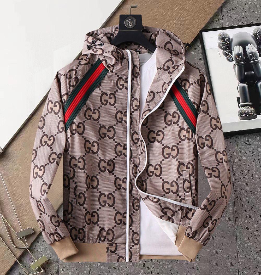 NO:510427,Guqi 2025 Spring New Jacket Jacket, the new product on the show is perfect, comfortable and warm, the three standards are complete in color and full and attractive, and the very outstanding design easily advances the sense of fashion, the workmanship is extremely exquisite and rigorous, and the wiring is neat and meticulous!  A masterpiece of a big-name designer!  The upper body doesn't look bloated and super handsome!  Spot code M ~ XXXL,,jackets & coats,jackets & coats,alexander wang19860909古奇 2025开春新款夹克外套,秀场新品品相非常完美,舒适保暖,三标齐全色泽饱满诱人,非常出彩的设计,轻松将时髦感进阶,做工极为考究严谨,走线工整细致！大牌设计师巨作！上身不显臃肿、超级帅气！现货码数M ～ XXXL,,jackets & coats,jackets & coats,alexander wang,Men's clothing