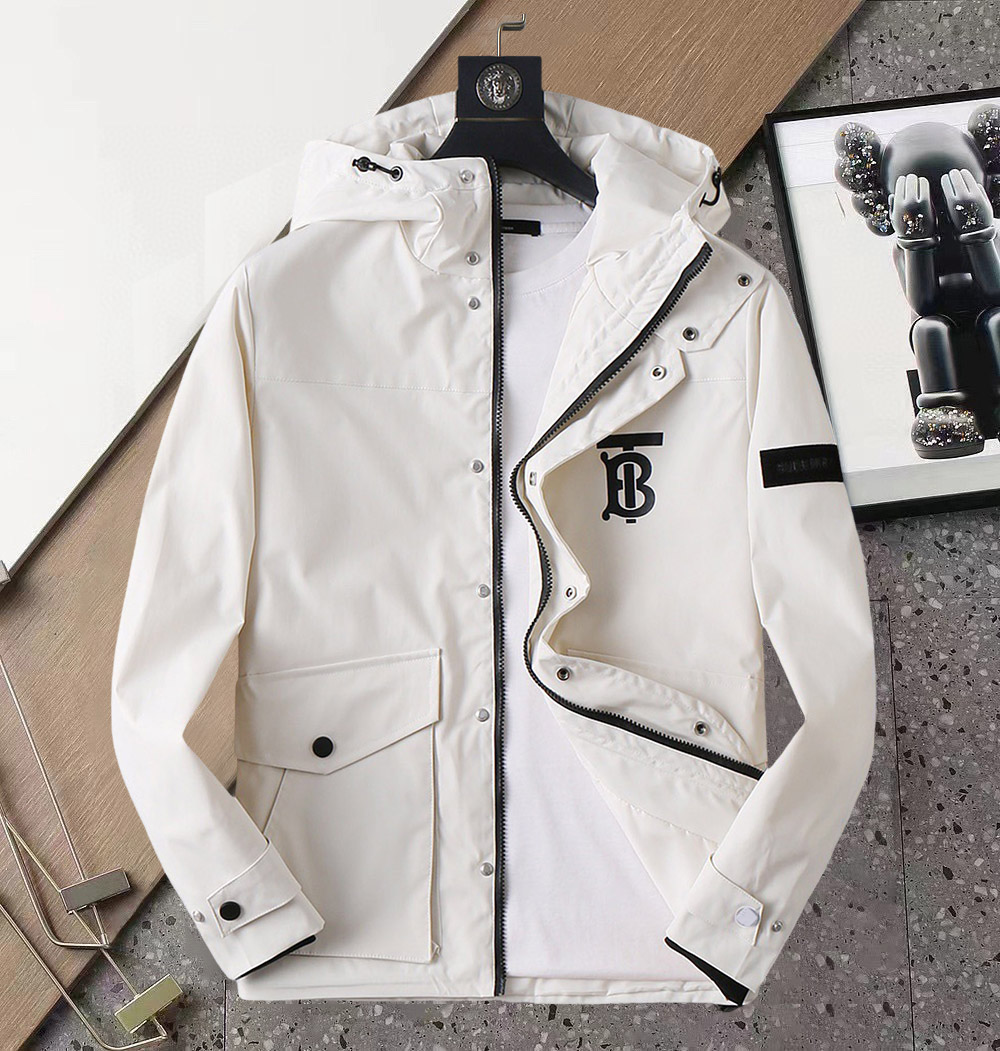 NO:510421,Burberry's new spring jacket 2025, the new product on the show is perfect, comfortable and warm, the three-standard complete colors and full and attractive, and the very outstanding design easily advances the sense of fashion. The workmanship is extremely exquisite and rigorous, and the wiring is neat and meticulous!  A masterpiece of a big-name designer!  The upper body doesn't look bloated and super handsome!  Spot code M ~ XXXL,,burberry,jackets & coats,jackets & coats,alexander wang19860909巴宝莉 2025开春新款夹克外套,秀场新品品相非常完美,舒适保暖,三标齐全色泽饱满诱人,非常出彩的设计,轻松将时髦感进阶,做工极为考究严谨,走线工整细致！大牌设计师巨作！上身不显臃肿、超级帅气！现货码数M ～ XXXL,,burberry,jackets & coats,jackets & coats,alexander wang,Men's clothing