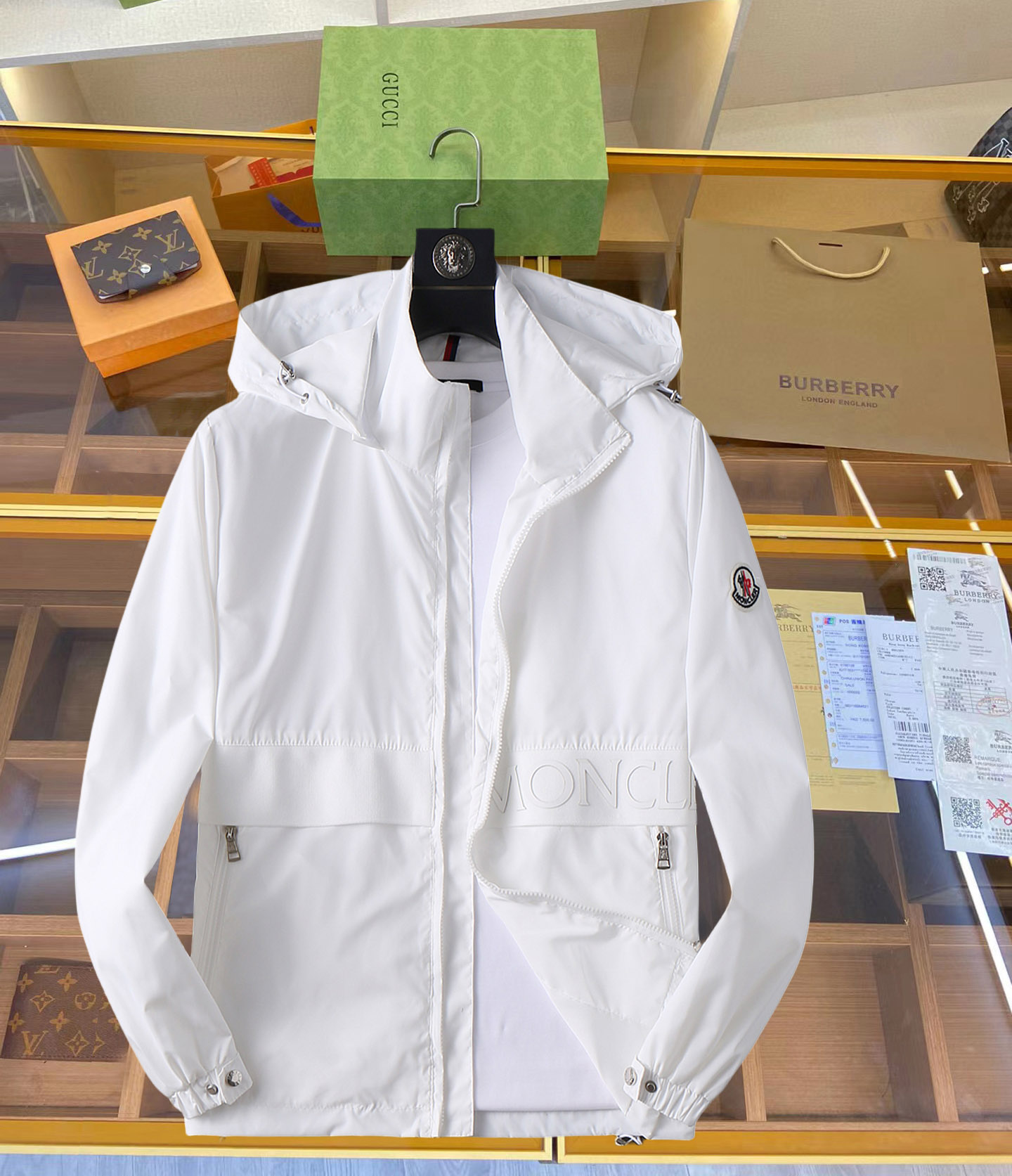 NO:126947,The new men's jacket for spring 2025, the original single three-standard full high-end version!  Customized fabrics for counters are breathable and comfortable, with impeccable details, brand elements design concept, professional purchasing level reflects high quality. The feel is delicate and soft!  It is casually cut, with a great upper body style!  Code number M~XXXL, Moncler, jackets & coats, jackets & coats, alexander wang19860909蒙口 2025开春新款男士夹克外套,原单三标齐全高端版本！专柜定制面料 透气舒适度高,细节无可挑剔,品牌元素设计理念,专业代购级体现高品质.手感细腻柔软！呈现休闲裁剪,上身版型超赞！码数M～XXXL,,Moncler,jackets & coats,jackets & coats,alexander wang,Men's clothing