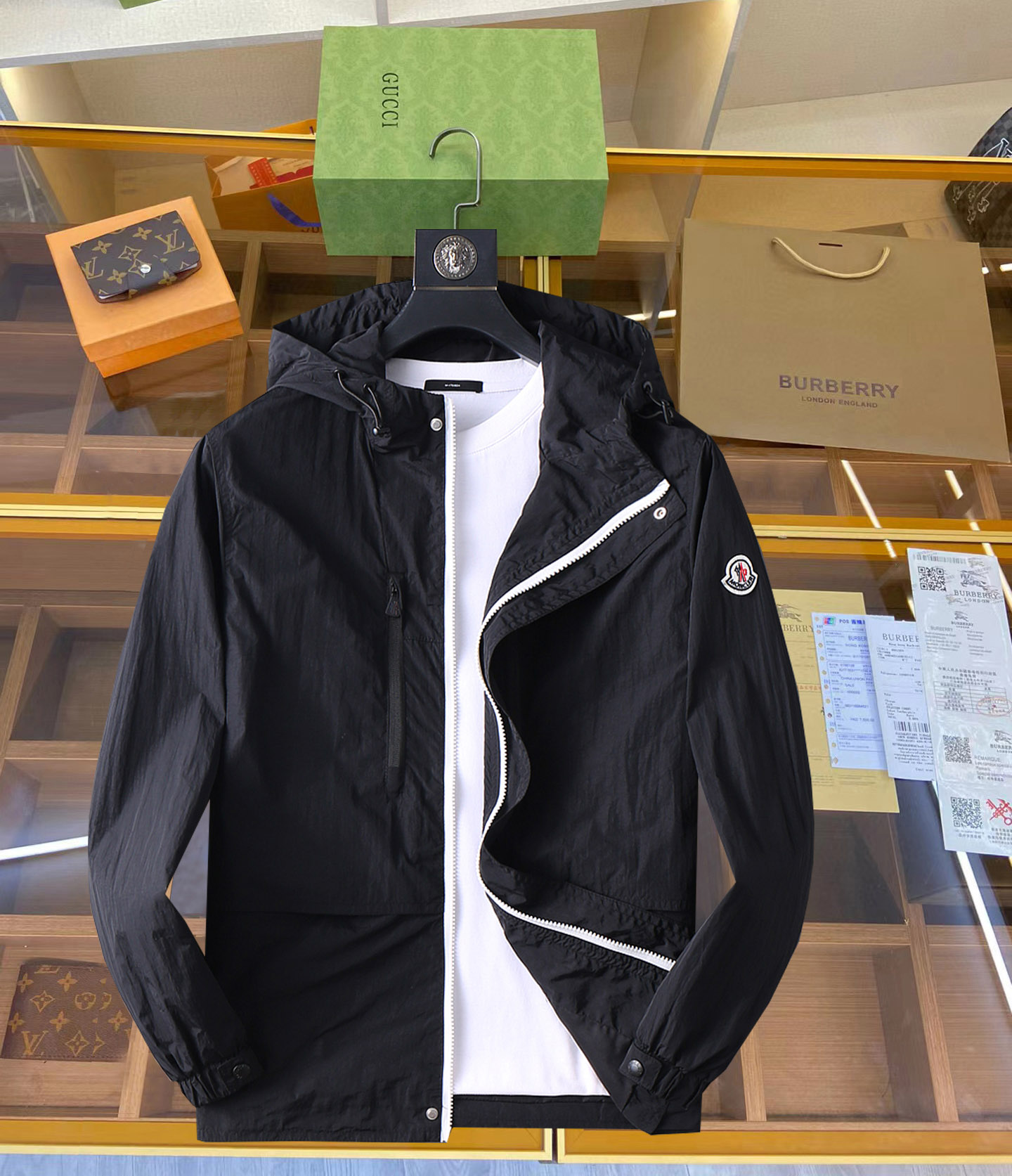 NO:126960,The new men's jacket for spring 2025, the original single three-standard full high-end version!  Customized fabrics for counters are breathable and comfortable, with impeccable details, brand elements design concept, professional purchasing level reflects high quality. The feel is delicate and soft!  It is casually cut, with a great upper body style!  Code number M~XXXL, Moncler, jackets & coats, jackets & coats, alexander wang19860909蒙口 2025开春新款男士夹克外套,原单三标齐全高端版本！专柜定制面料 透气舒适度高,细节无可挑剔,品牌元素设计理念,专业代购级体现高品质.手感细腻柔软！呈现休闲裁剪,上身版型超赞！码数M～XXXL,,Moncler,jackets & coats,jackets & coats,alexander wang,Men's clothing