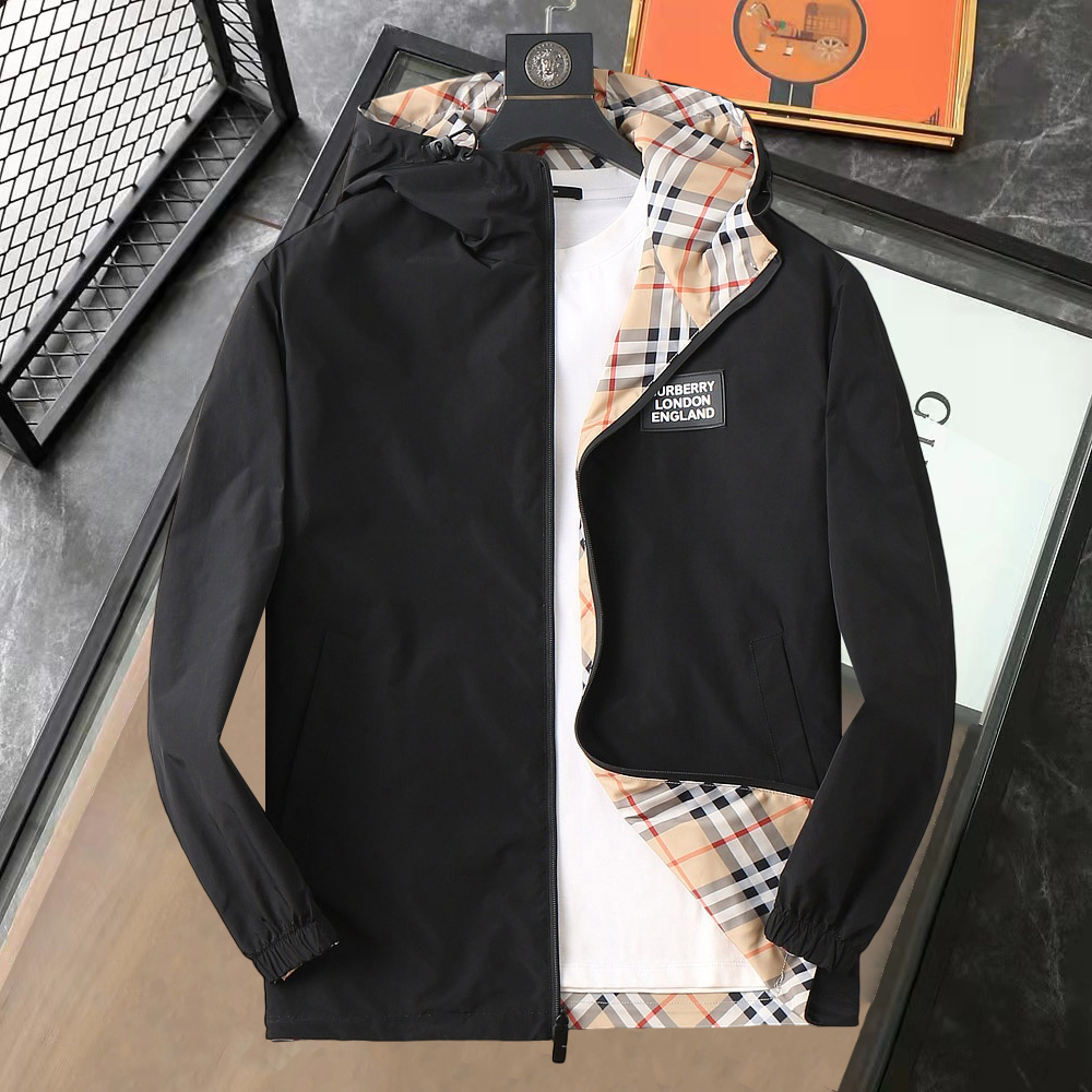 NO:737132,Burberry double-wearable, 2026 spring new jacket, the new product on the show is in perfect condition, comfortable and warm, complete with three labels, full and attractive color, very outstanding design, easily upgrades the fashion sense, extremely elegant and rigorous workmanship, neat and meticulous wiring!  A masterpiece from a famous designer!  The upper body does not look bloated and is super handsome!  Available size M ~ XXXL,,burberry,jackets & coats,jackets & coats,19860909巴宝莉 双面穿,2026开春新款夹克外套,秀场新品品相非常完美,舒适保暖,三标齐全色泽饱满诱人,非常出彩的设计,轻松将时髦感进阶,做工极为考究严谨,走线工整细致！大牌设计师巨作！上身不显臃肿、超级帅气！现货码数M ～ XXXL,,burberry,jackets & coats,jackets & coats,,Men's clothing