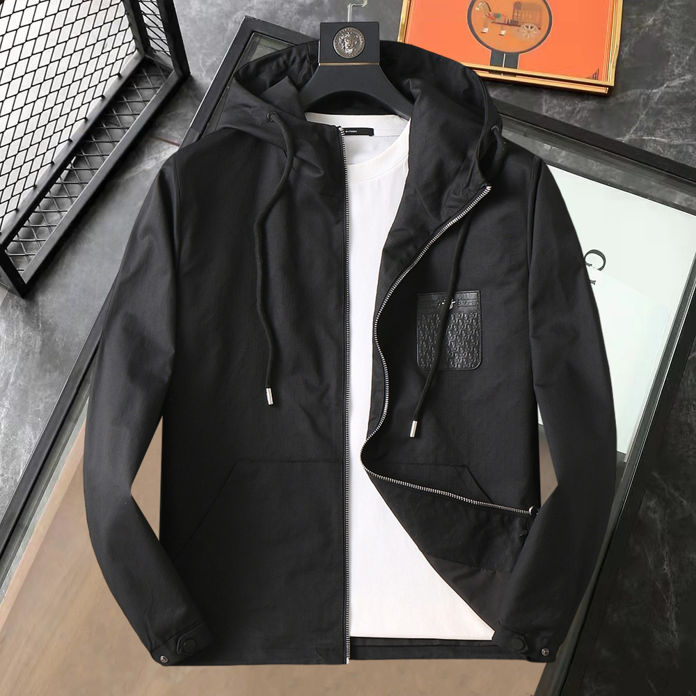 NO:737071,Dior's 2026 spring new jacket, the new product on the show is in perfect condition, comfortable and warm, complete with three labels, full and attractive color, very outstanding design, easily upgrades the fashion sense, extremely sophisticated and rigorous workmanship, neat and meticulous wiring!  A masterpiece from a famous designer!  The upper body does not look bloated and is super handsome!  Available sizes M ~ XXXL,,dior,jackets & coats,jackets & coats,19860909迪奥 2026开春新款夹克外套,秀场新品品相非常完美,舒适保暖,三标齐全色泽饱满诱人,非常出彩的设计,轻松将时髦感进阶,做工极为考究严谨,走线工整细致！大牌设计师巨作！上身不显臃肿、超级帅气！现货码数M ～ XXXL,,dior,jackets & coats,jackets & coats,,Men's clothing