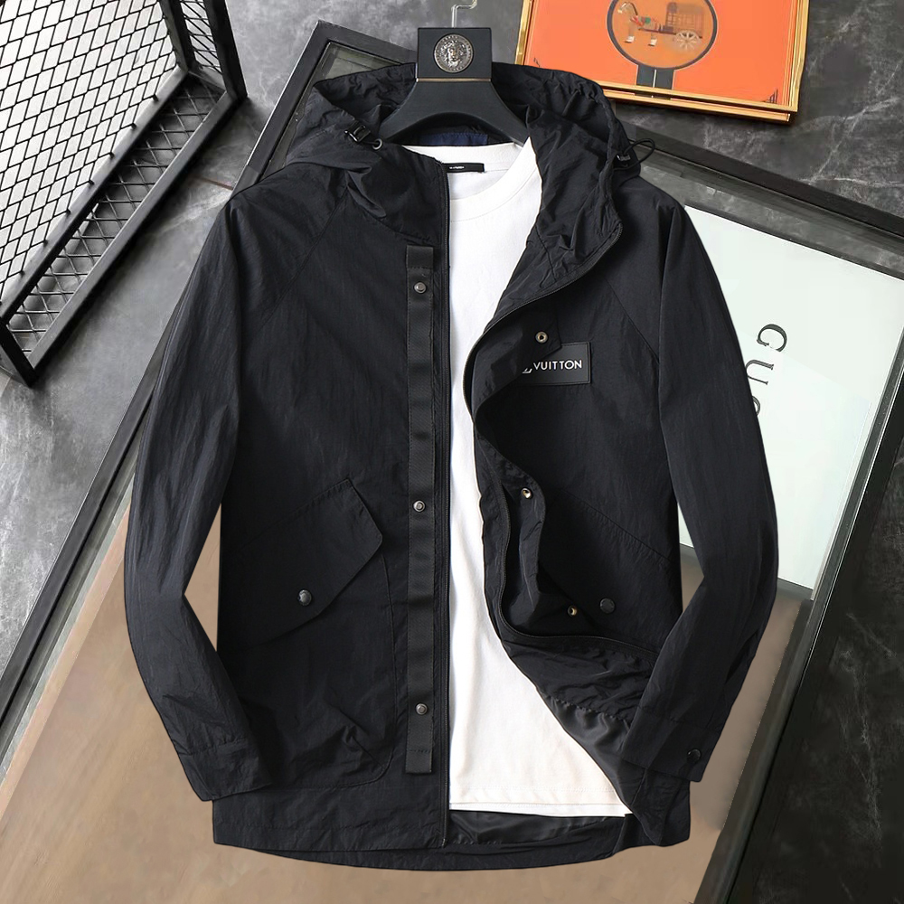 NO:737083,LV 2026 spring new jacket, the new product on the show is in perfect condition, comfortable and warm, complete with three labels, full and attractive color, very outstanding design, easily upgrades the fashion sense, extremely elegant and rigorous workmanship, neat and meticulous wiring!  A masterpiece from a famous designer!  The upper body does not look bloated and is super handsome!  Available size M ~ XXXL,,louis vuitton,jackets & coats,jackets & coats,19860909LV 2026开春新款夹克外套,秀场新品品相非常完美,舒适保暖,三标齐全色泽饱满诱人,非常出彩的设计,轻松将时髦感进阶,做工极为考究严谨,走线工整细致！大牌设计师巨作！上身不显臃肿、超级帅气！现货码数M ～ XXXL,,louis vuitton,jackets & coats,jackets & coats,,Men's clothing