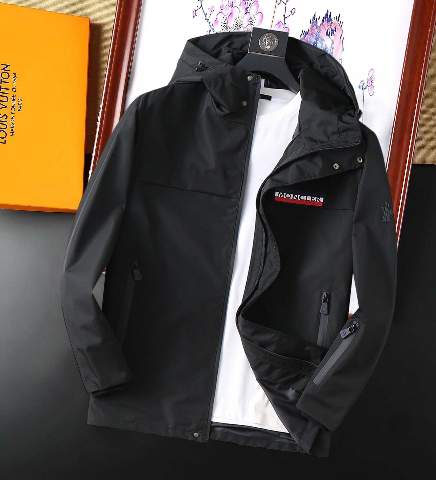 NO:129004,The new jacket and jacket for the spring of 2025 are perfect in the show, comfortable and warm, the three-standard complete colors and full and attractive, and the very outstanding design easily advances the sense of fashion. The workmanship is extremely exquisite and rigorous, and the wiring is neat and meticulous!  A masterpiece of a big-name designer!  The upper body doesn't look bloated and super handsome!  Spot code M ~ XXXL,,Moncler,jackets & coats,jackets & coats,alexander wang19860909蒙口 2025开春新款夹克外套,秀场新品品相非常完美,舒适保暖,三标齐全色泽饱满诱人,非常出彩的设计,轻松将时髦感进阶,做工极为考究严谨,走线工整细致！大牌设计师巨作！上身不显臃肿、超级帅气！现货码数M ～ XXXL,,Moncler,jackets & coats,jackets & coats,alexander wang,Men's clothing