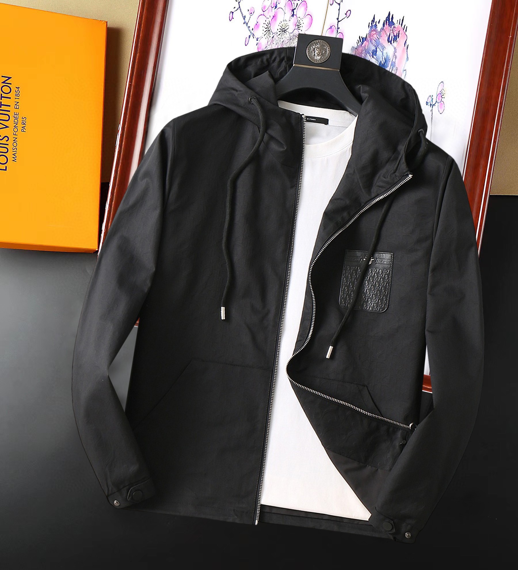 NO:129016,Dior 2025 Spring New Jacket Jacket, the new product on the show is perfect, comfortable and warm, the three standards are complete in color and full and attractive, and the very outstanding design easily advances the sense of fashion. The workmanship is extremely exquisite and rigorous, and the wiring is neat and meticulous!  A masterpiece of a big-name designer!  The upper body doesn't look bloated and super handsome!  Spot code M ~ XXXL,,dior,jackets & coats,jackets & coats,alexander wang19860909迪奥 2025开春新款夹克外套,秀场新品品相非常完美,舒适保暖,三标齐全色泽饱满诱人,非常出彩的设计,轻松将时髦感进阶,做工极为考究严谨,走线工整细致！大牌设计师巨作！上身不显臃肿、超级帅气！现货码数M ～ XXXL,,dior,jackets & coats,jackets & coats,alexander wang,Men's clothing