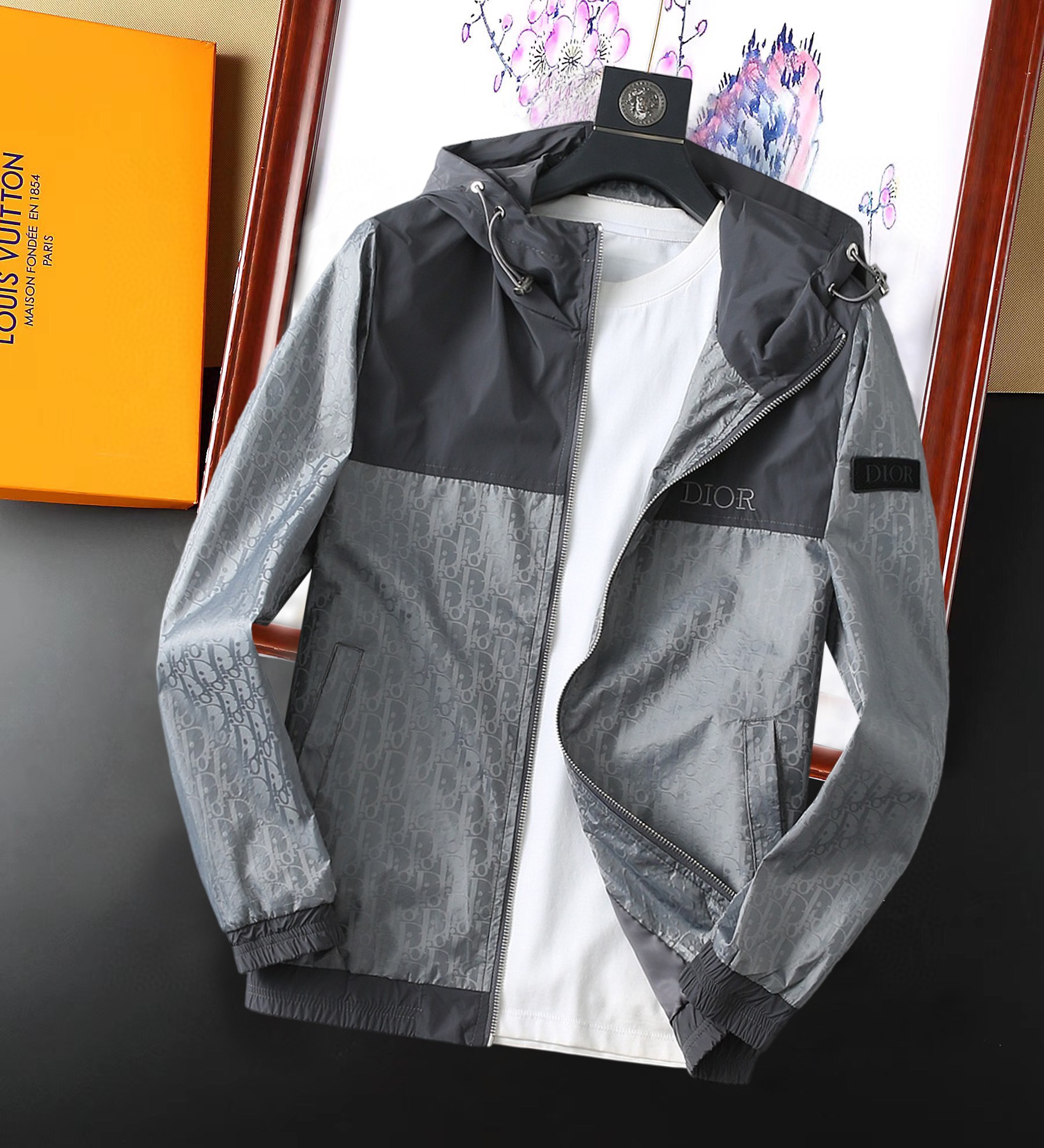 NO:129041,Dior 2025 Spring New Jacket Jacket, the new product on the show is perfect, comfortable and warm, the three standards are complete in color and full and attractive, and the very outstanding design easily advances the sense of fashion. The workmanship is extremely exquisite and rigorous, and the wiring is neat and meticulous!  A masterpiece of a big-name designer!  The upper body doesn't look bloated and super handsome!  Spot code M ~ XXXL,,dior,jackets & coats,jackets & coats,alexander wang19860909迪奥 2025开春新款夹克外套,秀场新品品相非常完美,舒适保暖,三标齐全色泽饱满诱人,非常出彩的设计,轻松将时髦感进阶,做工极为考究严谨,走线工整细致！大牌设计师巨作！上身不显臃肿、超级帅气！现货码数M ～ XXXL,,dior,jackets & coats,jackets & coats,alexander wang,Men's clothing