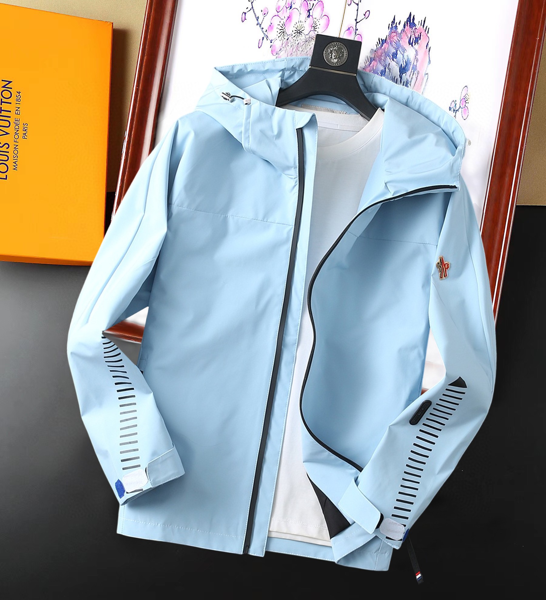 NO:129043,The new jacket and jacket for the spring of 2025 are perfect in the show, comfortable and warm, the three-standard complete colors and full and attractive, and the very outstanding design easily advances the sense of fashion. The workmanship is extremely exquisite and rigorous, and the wiring is neat and meticulous!  A masterpiece of a big-name designer!  The upper body doesn't look bloated and super handsome!  Spot code M ~ XXXL,,Moncler,jackets & coats,jackets & coats,alexander wang19860909蒙口 2025开春新款夹克外套,秀场新品品相非常完美,舒适保暖,三标齐全色泽饱满诱人,非常出彩的设计,轻松将时髦感进阶,做工极为考究严谨,走线工整细致！大牌设计师巨作！上身不显臃肿、超级帅气！现货码数M ～ XXXL,,Moncler,jackets & coats,jackets & coats,alexander wang,Men's clothing