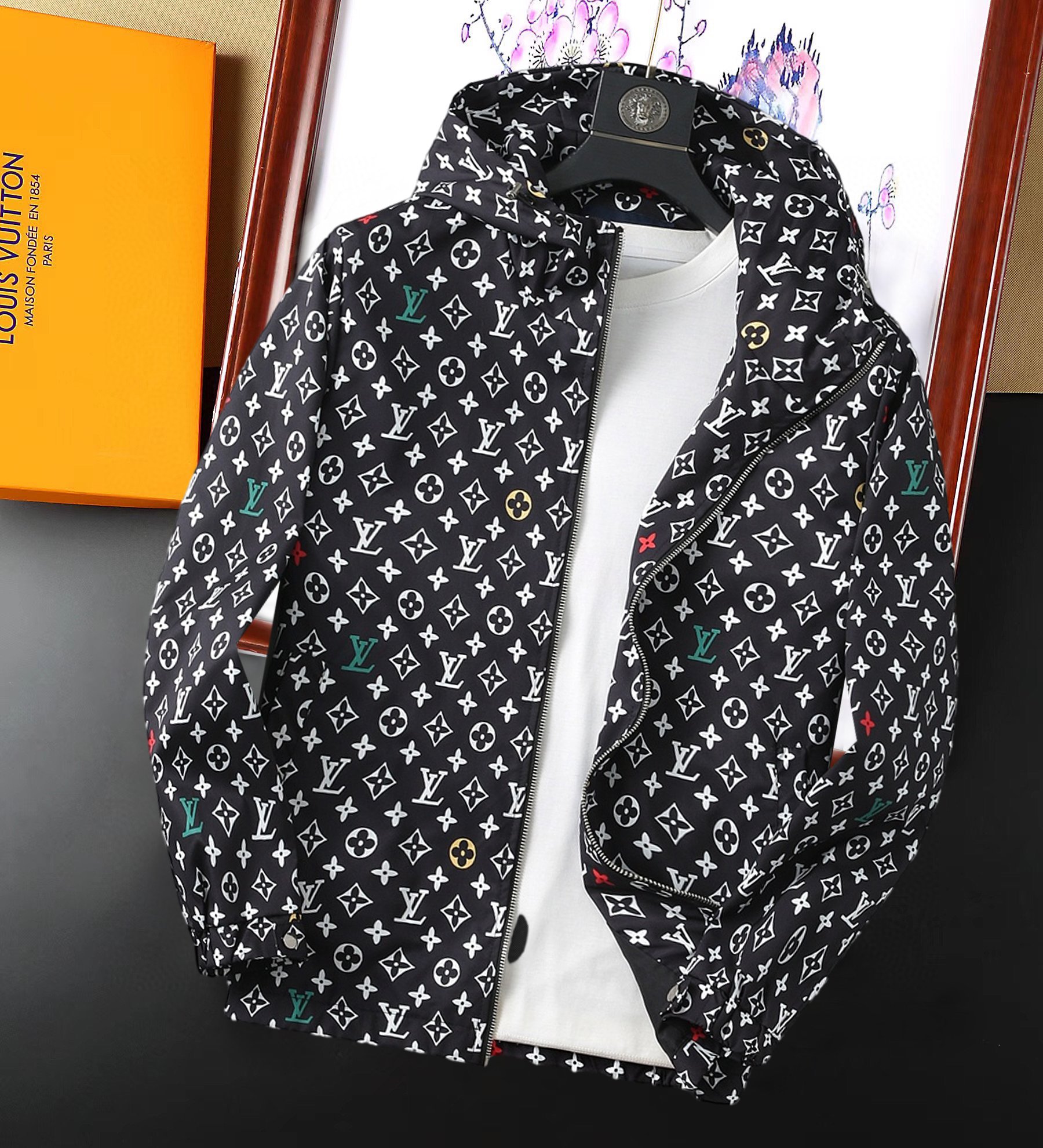 NO:129042,LV 2025 Spring New Jacket Jacket, the new product on the show is perfect, comfortable and warm, the three-standard complete colors and full and attractive, and the very outstanding design easily advances the sense of fashion. The workmanship is extremely exquisite and rigorous, and the wiring is neat and meticulous!  A masterpiece of a big-name designer!  The upper body doesn't look bloated and super handsome!  Spot code M ~ XXXL,,louis vuitton,jackets & coats,jackets & coats,alexander wang19860909LV 2025开春新款夹克外套,秀场新品品相非常完美,舒适保暖,三标齐全色泽饱满诱人,非常出彩的设计,轻松将时髦感进阶,做工极为考究严谨,走线工整细致！大牌设计师巨作！上身不显臃肿、超级帅气！现货码数M ～ XXXL,,louis vuitton,jackets & coats,jackets & coats,alexander wang,Men's clothing