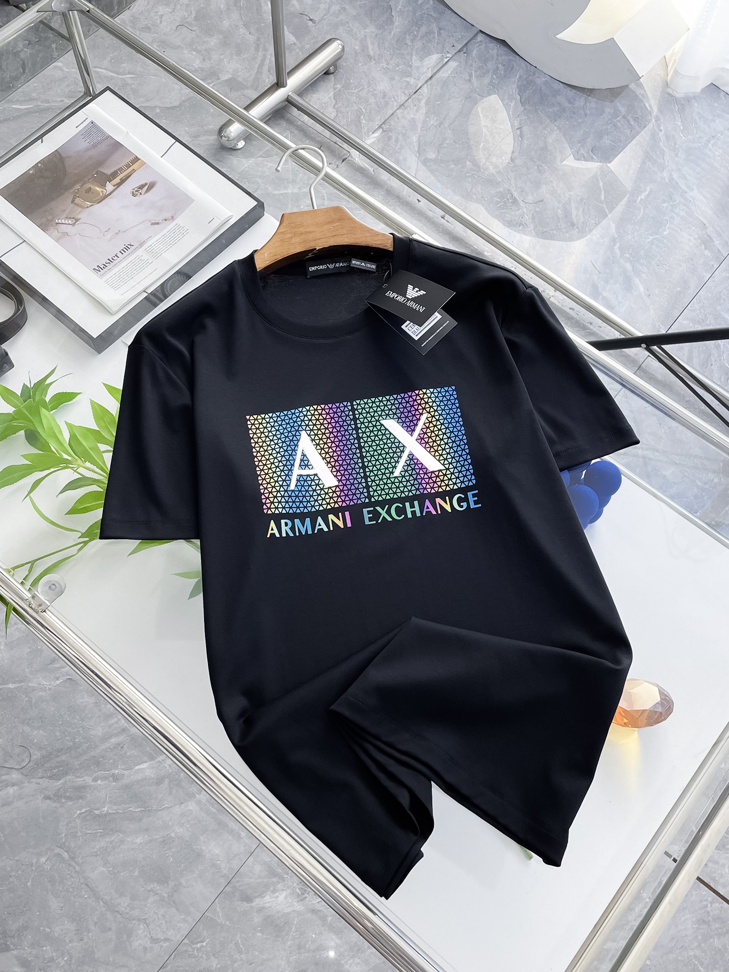 NO:458209,Armani's new spring and summer 2025 new styles in the first counter, the latest short-sleeved round-neck T-shirt, high-end customization, avant-garde and fashionable design!  Brand logo heavy craft design, high-end customized double mercerized fabric, soft feel, comfortable to wear, exquisite counter-level car line, fine workmanship, invincible and handsome upper body effect!  A must-have item for handsome men!  Gospel of Fatty--- Code number M-4XL (maximum 4XL wearable kilogram), Armani, T-shirt,tees, t-shirt,alexander wang19860909阿玛尼 2025春夏新款首发专柜最新款短袖圆领T恤 高端订制 设计前卫时尚！品牌logo重工艺设计 高端定制双丝光面料.手感柔软.穿着舒适.专柜级别精致车线.做工精细.上身效果无敌帅气！型男必备单品！胖子福音-- 码数 M-4XL(最大4XL可穿斤),,armani,T-shirt,tees，t-shirt,alexander wang,Men's clothing