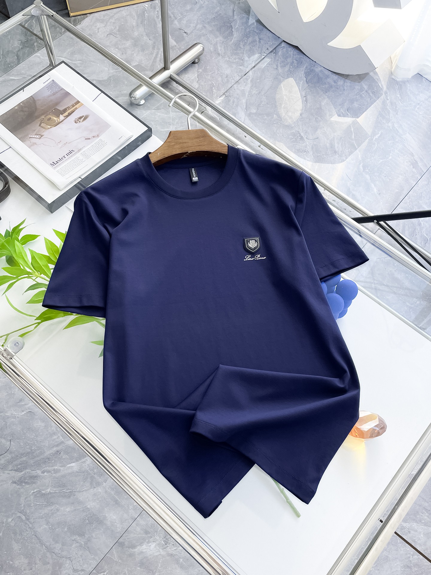 NO:458170,LP Spring and Summer New First-Open Counter Latest Short-sleeved Round Neck T-shirt High-end Customized Design Avant-garde and Fashionable!  Brand logo heavy craft design, high-end customized double mercerized fabric, soft feel, comfortable to wear, exquisite counter-level car line, fine workmanship, invincible and handsome upper body effect!  A must-have item for handsome men!  Fatty Gospel-- Code Number M-4XL (maximum 4XL wearable kilogram), loro piana, T-shirt,tees, t-shirt,alexander wang19860909LP 春夏新款首发专柜最新款短袖圆领T恤 高端订制 设计前卫时尚！品牌logo重工艺设计 高端定制双丝光面料.手感柔软.穿着舒适.专柜级别精致车线.做工精细.上身效果无敌帅气！型男必备单品！胖子福音-- 码数 M-4XL(最大4XL可穿斤),,loro piana,T-shirt,tees，t-shirt,alexander wang,Men's clothing