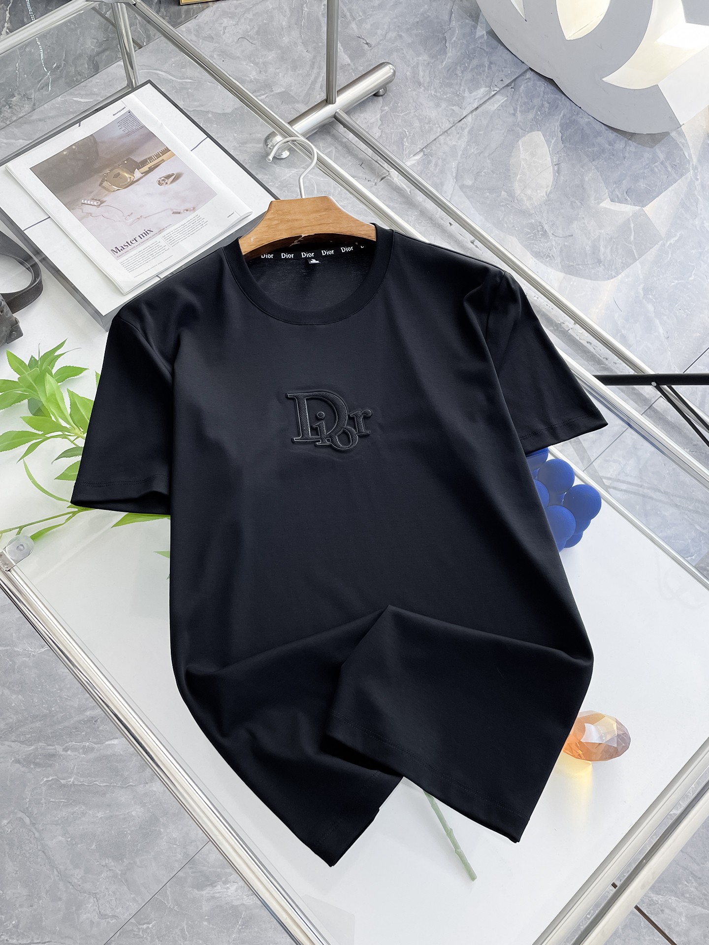 NO:458185,Dior's new spring and summer new style first-time counter has the latest short-sleeved round-neck T-shirt with high-end customization and avant-garde and fashionable design!  Brand logo heavy craft design, high-end customized double mercerized fabric, soft feel, comfortable to wear, exquisite counter-level car line, fine workmanship, invincible and handsome upper body effect!  A must-have item for handsome men!  Fatty Gospel-- Code Number M-4XL (maximum 4XL can wear kilogram), dior, T-shirt,tees, t-shirt,alexander wang19860909迪奥 2025春夏新款首发专柜最新款短袖圆领T恤 高端订制 设计前卫时尚！品牌logo重工艺设计 高端定制双丝光面料.手感柔软.穿着舒适.专柜级别精致车线.做工精细.上身效果无敌帅气！型男必备单品！胖子福音-- 码数 M-4XL(最大4XL可穿斤),,dior,T-shirt,tees，t-shirt,alexander wang,Men's clothing