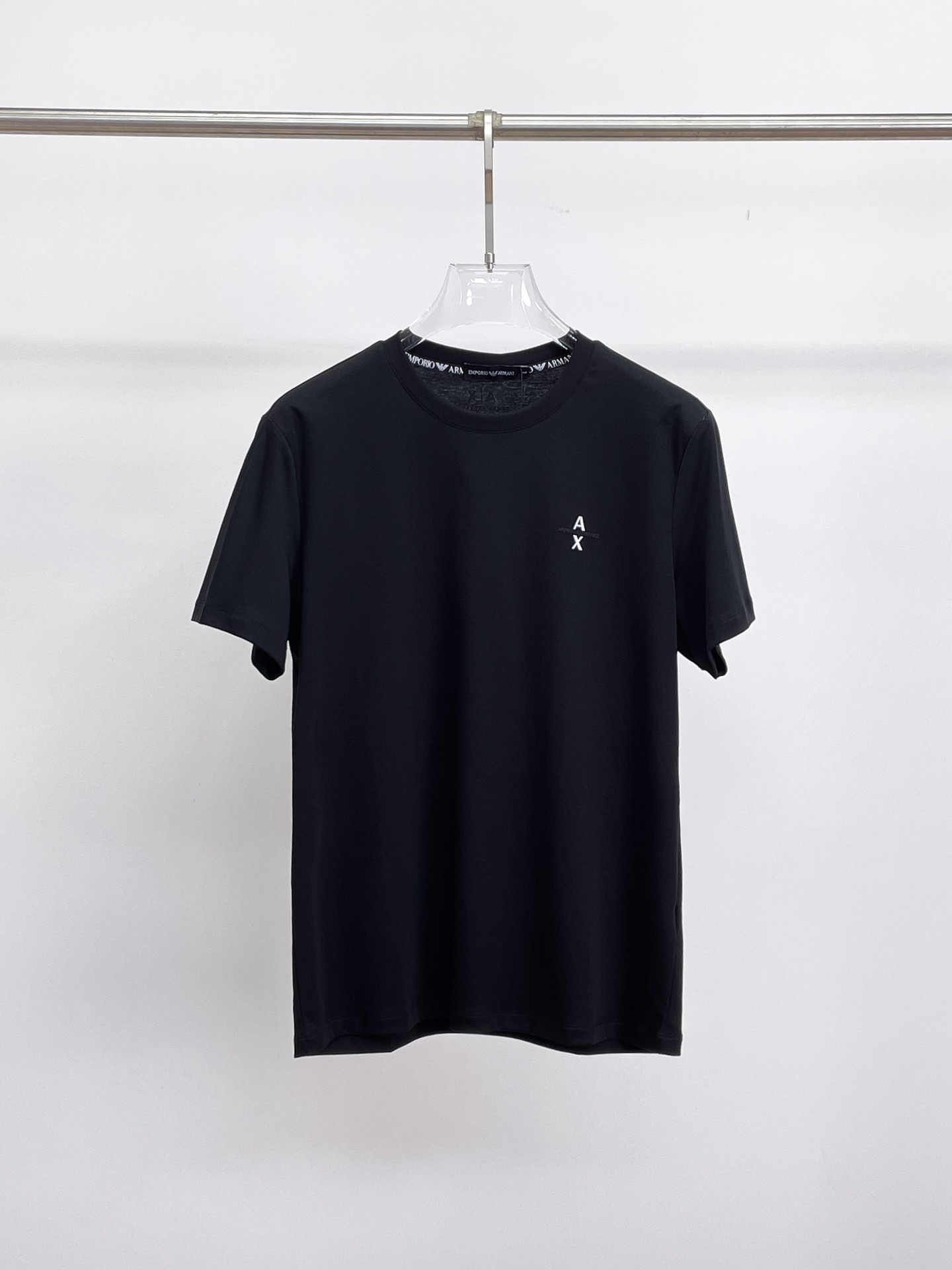 NO:133374,Armani's new spring and summer 2025 new styles in the first counter, the latest short-sleeved round-neck T-shirt, high-end customization, avant-garde and fashionable design!  Brand logo heavy craft design, high-end customized double mercerized fabric, soft feel, comfortable to wear, exquisite counter-level car line, fine workmanship, invincible and handsome upper body effect!  A must-have item for handsome men!  Fatty Gospel-- Code Number M-4XL (maximum 4XL can wear 210 catties), Armani, T-shirt,tees, t-shirt,alexander wang19860909阿玛尼 2025春夏新款首发专柜最新款短袖圆领T恤 高端订制 设计前卫时尚！品牌logo重工艺设计 高端定制双丝光面料.手感柔软.穿着舒适.专柜级别精致车线.做工精细.上身效果无敌帅气！型男必备单品！胖子福音-- 码数 M-4XL(最大4XL可穿210斤),,armani,T-shirt,tees，t-shirt,alexander wang,Men's clothing