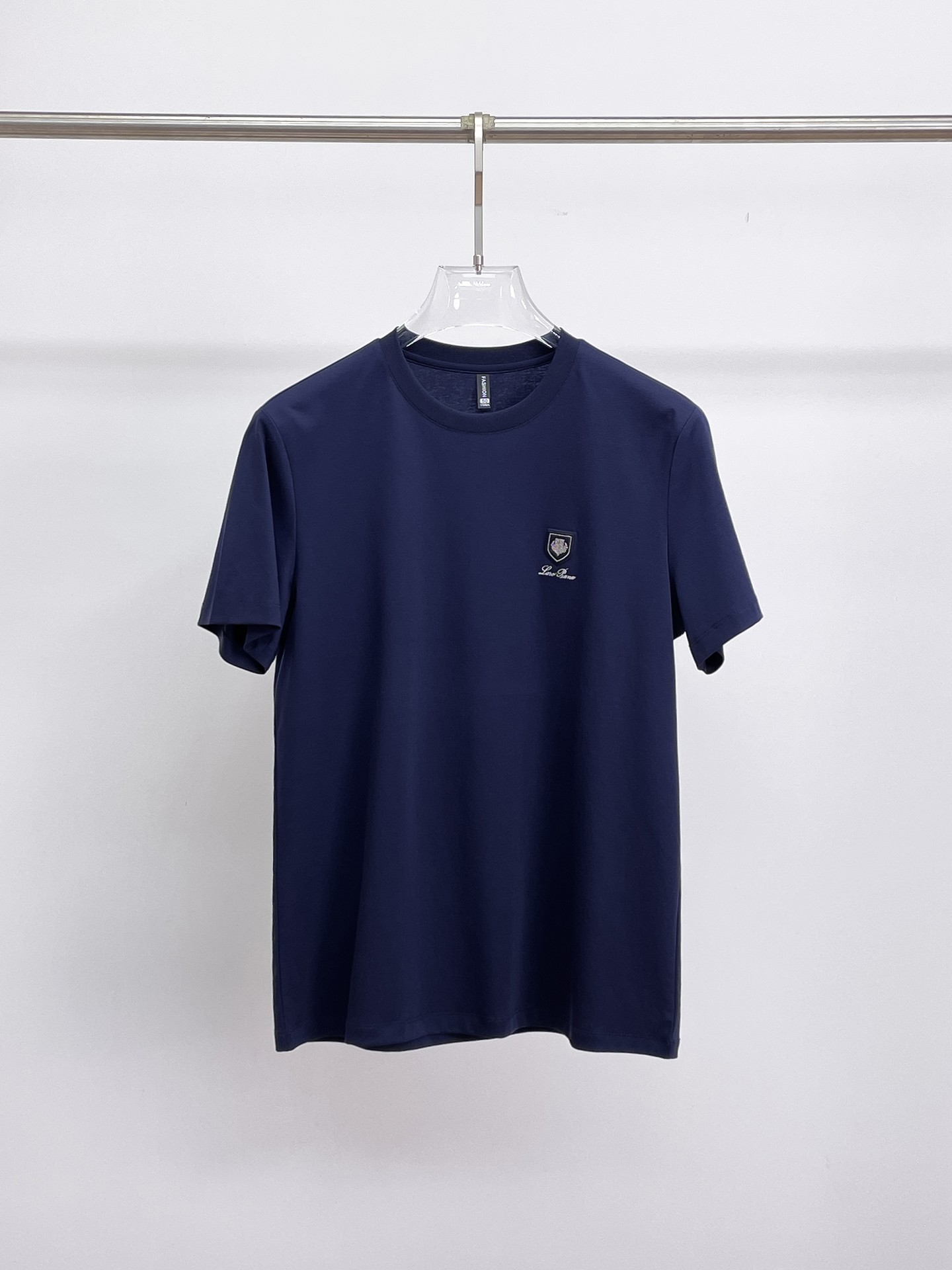 NO:133360,LP Spring and Summer New First-Open Counter Latest Short-sleeved Round Neck T-shirt High-end Customized Design Avant-garde and Fashionable!  Brand logo heavy craft design, high-end customized double mercerized fabric, soft feel, comfortable to wear, exquisite counter-level car line, fine workmanship, invincible and handsome upper body effect!  A must-have item for handsome men!  Fatty Gospel-- Code Number M-4XL (maximum 4XL wearable kilogram), loro piana, T-shirt,tees, t-shirt,alexander wang19860909LP 春夏新款首发专柜最新款短袖圆领T恤 高端订制 设计前卫时尚！品牌logo重工艺设计 高端定制双丝光面料.手感柔软.穿着舒适.专柜级别精致车线.做工精细.上身效果无敌帅气！型男必备单品！胖子福音-- 码数 M-4XL(最大4XL可穿斤),,loro piana,T-shirt,tees，t-shirt,alexander wang,Men's clothing