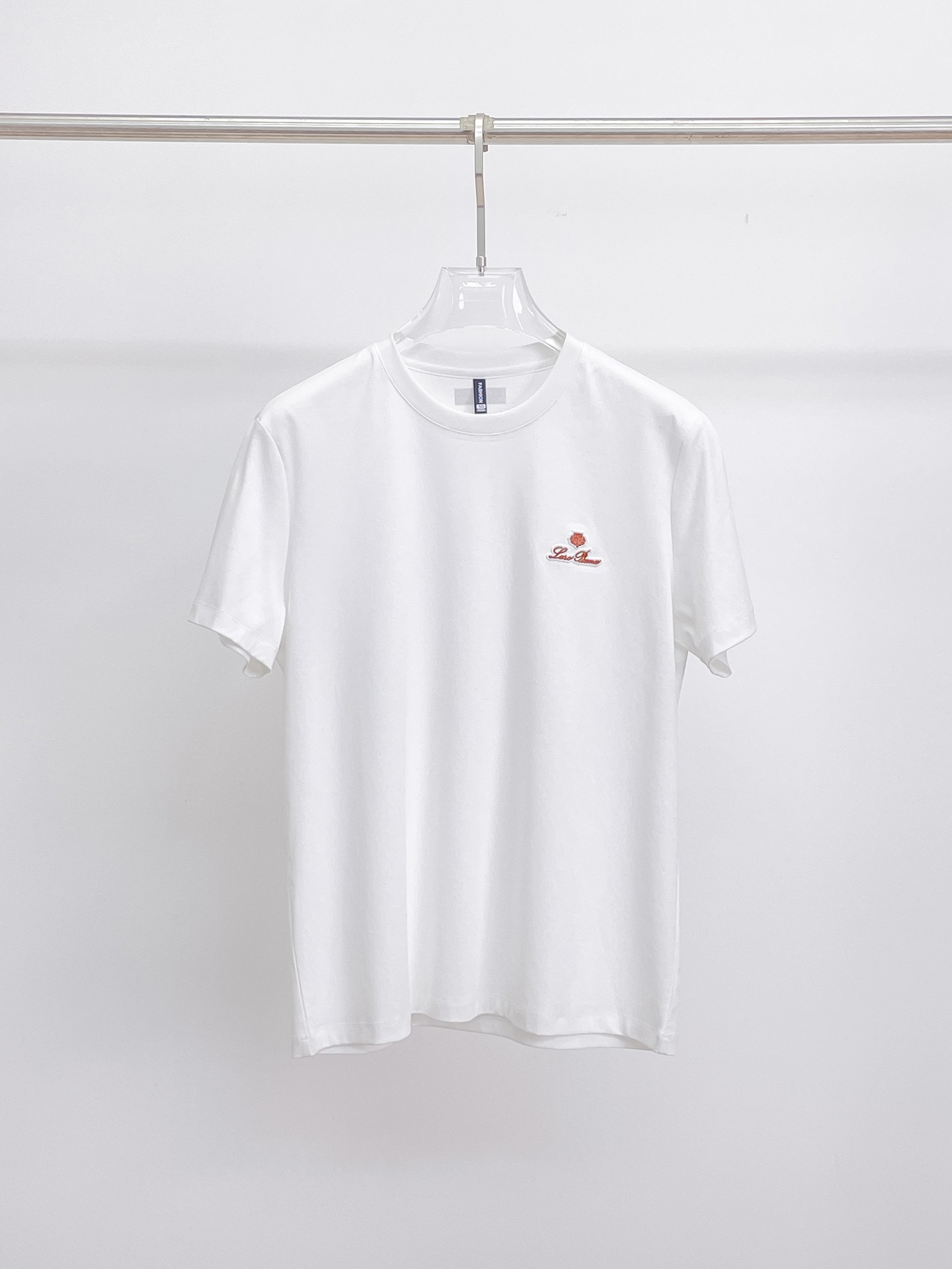 NO:133354,LP Spring and Summer New First-Open Counter Latest Short-sleeved Round Neck T-shirt High-end Customized Design Avant-garde and Fashionable!  Brand logo heavy craft design, high-end customized double mercerized fabric, soft feel, comfortable to wear, exquisite counter-level car line, fine workmanship, invincible and handsome upper body effect!  A must-have item for handsome men!  Fatty Gospel-- Code Number M-4XL (maximum 4XL wearable kilogram), loro piana, T-shirt,tees, t-shirt,alexander wang19860909LP 春夏新款首发专柜最新款短袖圆领T恤 高端订制 设计前卫时尚！品牌logo重工艺设计 高端定制双丝光面料.手感柔软.穿着舒适.专柜级别精致车线.做工精细.上身效果无敌帅气！型男必备单品！胖子福音-- 码数 M-4XL(最大4XL可穿斤),,loro piana,T-shirt,tees，t-shirt,alexander wang,Men's clothing