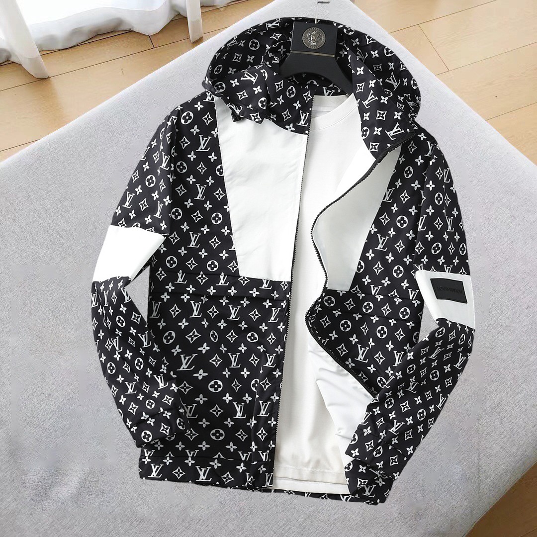 NO:545005,LV 2025 early autumn new jacket jacket, the new product on the show is perfect, comfortable and warm, the three standards are complete in color and full and attractive, and the very outstanding design easily advances the sense of fashion, the workmanship is extremely exquisite and rigorous, and the wiring is neat and meticulous!  A masterpiece of a big-name designer!  The upper body doesn't look bloated and super handsome!  Spot code M ~ XXXL,,louis vuitton,jackets & coats,jackets & coats,alexander wang19860909LV 2025初秋新款夹克外套,秀场新品品相非常完美,舒适保暖,三标齐全色泽饱满诱人,非常出彩的设计,轻松将时髦感进阶,做工极为考究严谨,走线工整细致！大牌设计师巨作！上身不显臃肿、超级帅气！现货码数M ～ XXXL,,louis vuitton,jackets & coats,jackets & coats,alexander wang,Men's clothing