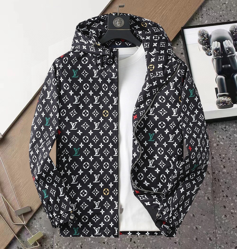 NO:510438,LV 2025 Spring New Jacket Jacket, the new product on the show is perfect, comfortable and warm, the three-standard complete colors and full and attractive, and the very outstanding design easily advances the sense of fashion. The workmanship is extremely exquisite and rigorous, and the wiring is neat and meticulous!  A masterpiece of a big-name designer!  The upper body doesn't look bloated and super handsome!  Spot code M ~ XXXL,,louis vuitton,jackets & coats,jackets & coats,alexander wang19860909LV 2025开春新款夹克外套,秀场新品品相非常完美,舒适保暖,三标齐全色泽饱满诱人,非常出彩的设计,轻松将时髦感进阶,做工极为考究严谨,走线工整细致！大牌设计师巨作！上身不显臃肿、超级帅气！现货码数M ～ XXXL,,louis vuitton,jackets & coats,jackets & coats,alexander wang,Men's clothing