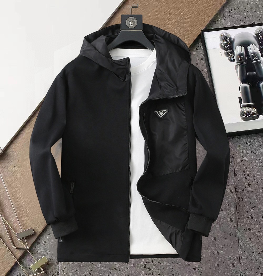 NO:510461,Prada 2025 Spring New Jacket Jacket, the new product on the show is perfect, comfortable and warm, the three standards are complete in color and full and attractive, and the very outstanding design easily advances the sense of fashion, the workmanship is extremely exquisite and rigorous, and the wiring is neat and meticulous!  A masterpiece of a big-name designer!  The upper body doesn't look bloated and super handsome!  Spot code M ~ XXXL,,prada,jackets & coats,jackets & coats,alexander wang19860909普拉达 2025开春新款夹克外套,秀场新品品相非常完美,舒适保暖,三标齐全色泽饱满诱人,非常出彩的设计,轻松将时髦感进阶,做工极为考究严谨,走线工整细致！大牌设计师巨作！上身不显臃肿、超级帅气！现货码数M ～ XXXL,,prada,jackets & coats,jackets & coats,alexander wang,Men's clothing