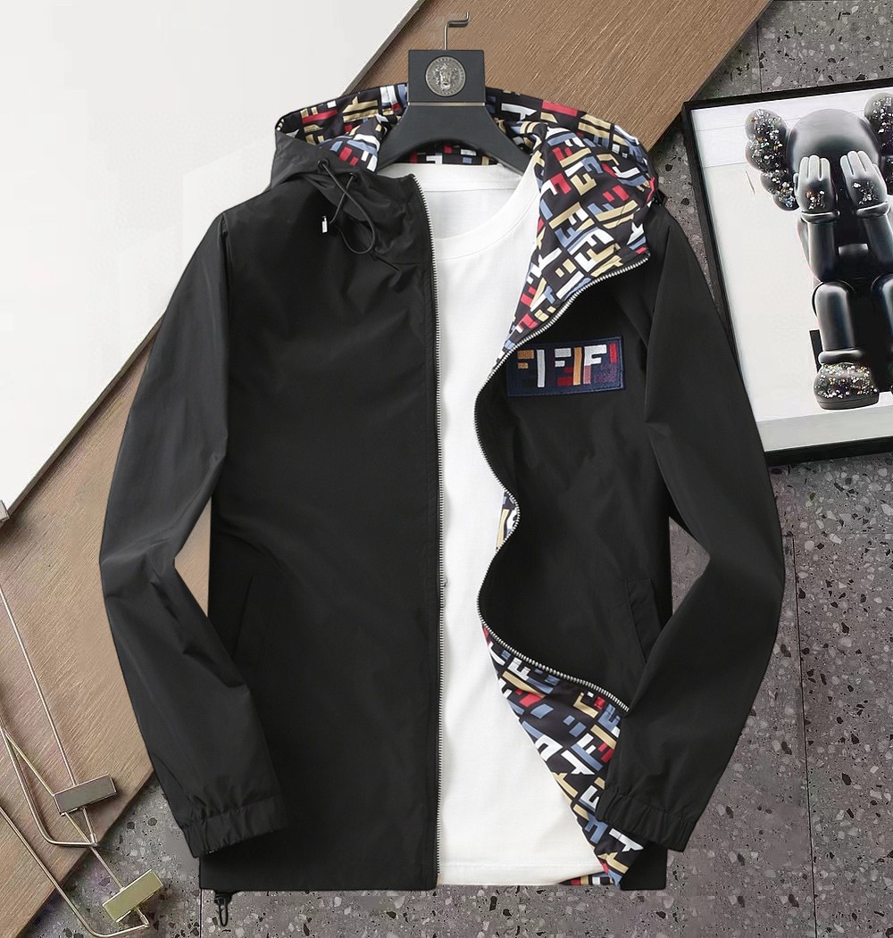 NO:596501,Fendi reversible, 2025 new autumn jacket, the new product on the show is in perfect condition, comfortable and warm, complete with three labels, full and attractive color, very outstanding design, easily upgrades the sense of fashion, extremely elegant and rigorous workmanship, neat and meticulous wiring!  A masterpiece from a famous designer!  The upper body does not look bloated and is super handsome!  Available sizes M ~ XXXL,,fendi,jackets & coats,jackets & coats,alexander wang19860909芬迪 双面穿,2025开秋新款夹克外套,秀场新品品相非常完美,舒适保暖,三标齐全色泽饱满诱人,非常出彩的设计,轻松将时髦感进阶,做工极为考究严谨,走线工整细致！大牌设计师巨作！上身不显臃肿、超级帅气！现货码数M ～ XXXL,,fendi,jackets & coats,jackets & coats,alexander wang,Men's clothing