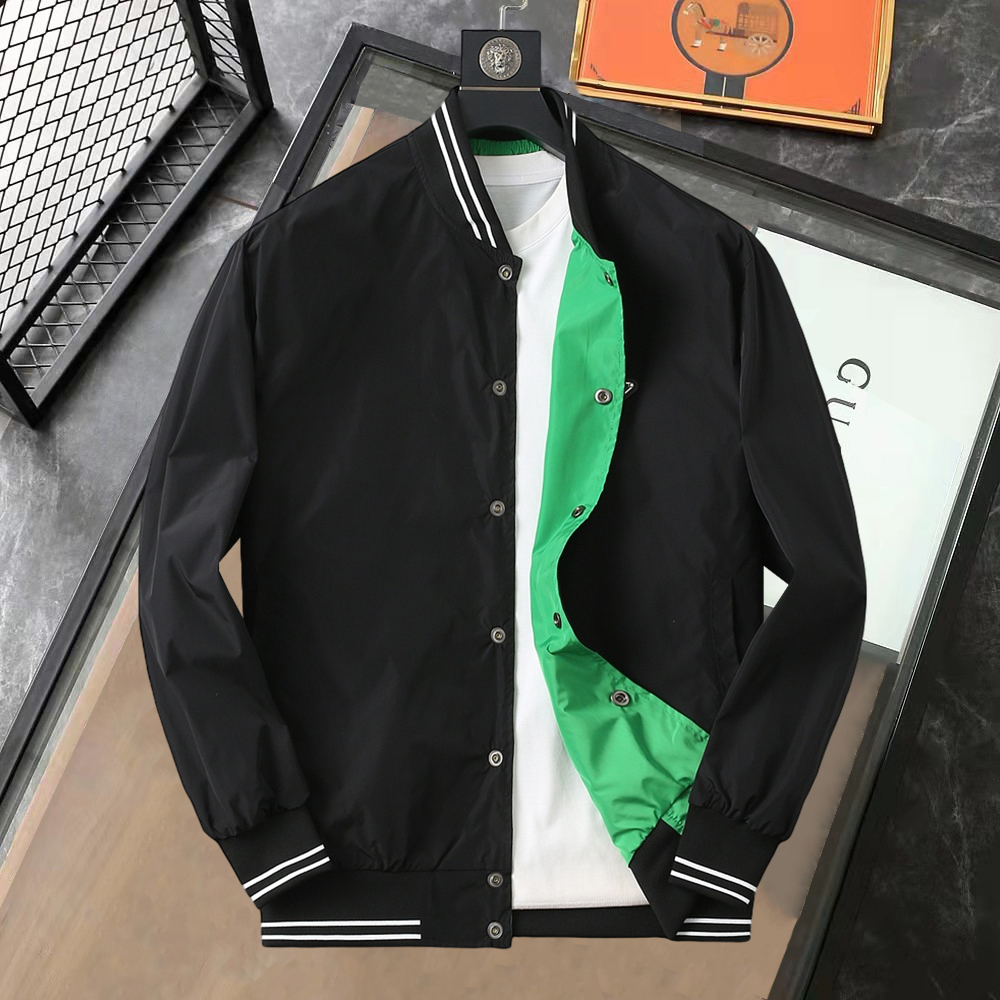 NO:737103,Prada is double-wearable, 2026 spring new jacket, the new product on the show is in perfect condition, comfortable and warm, complete with three labels, full and attractive color, very outstanding design, easily upgrades the sense of fashion, extremely elegant and rigorous workmanship, neat and meticulous wiring!  A masterpiece from a famous designer!  The upper body does not look bloated and is super handsome!  Available sizes M ~ XXXL,,prada,jackets & coats,jackets & coats,19860909普拉达 双面穿,2026开春新款夹克外套,秀场新品品相非常完美,舒适保暖,三标齐全色泽饱满诱人,非常出彩的设计,轻松将时髦感进阶,做工极为考究严谨,走线工整细致！大牌设计师巨作！上身不显臃肿、超级帅气！现货码数M ～ XXXL,,prada,jackets & coats,jackets & coats,,Men's clothing