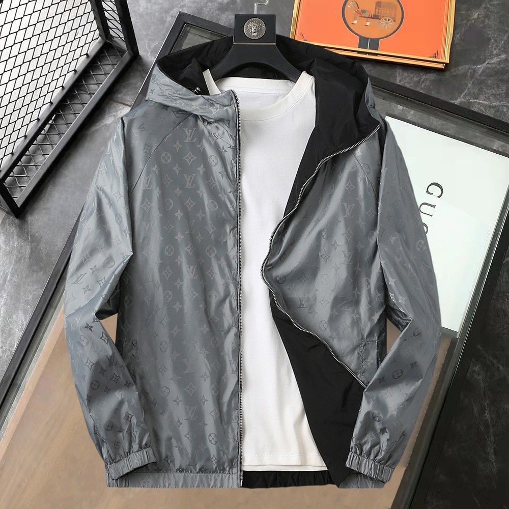 NO:737095,LV reversible, 2026 spring new jacket, the new product on the show is in perfect condition, comfortable and warm, complete with three labels, full and attractive color, very outstanding design, easily upgrades the fashion sense, extremely elegant and rigorous workmanship, neat and meticulous wiring!  A masterpiece from a famous designer!  The upper body does not look bloated and is super handsome!  Available size M ~ XXXL,,louis vuitton,jackets & coats,jackets & coats,19860909LV 双面穿,2026开春新款夹克外套,秀场新品品相非常完美,舒适保暖,三标齐全色泽饱满诱人,非常出彩的设计,轻松将时髦感进阶,做工极为考究严谨,走线工整细致！大牌设计师巨作！上身不显臃肿、超级帅气！现货码数M ～ XXXL,,louis vuitton,jackets & coats,jackets & coats,,Men's clothing