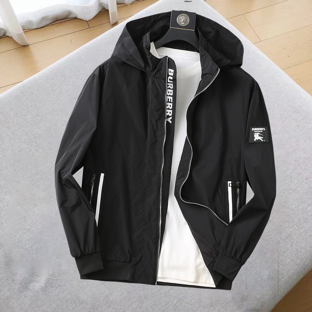 NO:545003,Burberry's new jacket jacket in early autumn 2025, the new product on the show is perfect, comfortable and warm, the three-standard complete colors and full and attractive, and the very outstanding design easily advances the sense of fashion, the workmanship is extremely exquisite and rigorous, and the wiring is neat and meticulous!  A masterpiece of a big-name designer!  The upper body doesn't look bloated and super handsome!  Spot code M ~ XXXL,,burberry,jackets & coats,jackets & coats,alexander wang19860909巴宝莉 2025初秋新款夹克外套,秀场新品品相非常完美,舒适保暖,三标齐全色泽饱满诱人,非常出彩的设计,轻松将时髦感进阶,做工极为考究严谨,走线工整细致！大牌设计师巨作！上身不显臃肿、超级帅气！现货码数M ～ XXXL,,burberry,jackets & coats,jackets & coats,alexander wang,Men's clothing