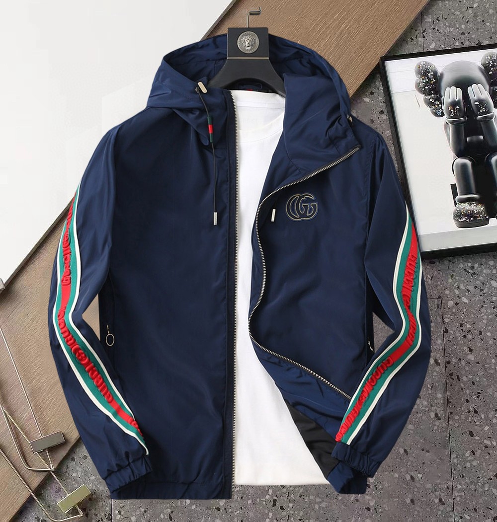 NO:510447,Guqi 2025 Spring New Jacket Jacket, the new product on the show is perfect, comfortable and warm, the three standards are complete in color and full and attractive, and the very outstanding design easily advances the sense of fashion, the workmanship is extremely exquisite and rigorous, and the wiring is neat and meticulous!  A masterpiece of a big-name designer!  The upper body doesn't look bloated and super handsome!  Spot code M ~ XXXL,,jackets & coats,jackets & coats,alexander wang19860909古奇 2025开春新款夹克外套,秀场新品品相非常完美,舒适保暖,三标齐全色泽饱满诱人,非常出彩的设计,轻松将时髦感进阶,做工极为考究严谨,走线工整细致！大牌设计师巨作！上身不显臃肿、超级帅气！现货码数M ～ XXXL,,jackets & coats,jackets & coats,alexander wang,Men's clothing