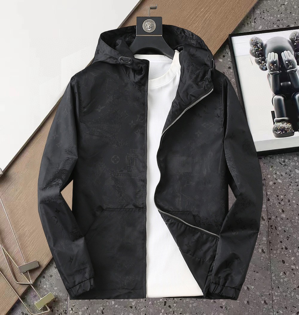 NO:510439,LV 2025 Spring New Jacket Jacket, the new product on the show is perfect, comfortable and warm, the three-standard complete colors and full and attractive, and the very outstanding design easily advances the sense of fashion. The workmanship is extremely exquisite and rigorous, and the wiring is neat and meticulous!  A masterpiece of a big-name designer!  The upper body doesn't look bloated and super handsome!  Spot code M ~ XXXL,,louis vuitton,jackets & coats,jackets & coats,alexander wang19860909LV 2025开春新款夹克外套,秀场新品品相非常完美,舒适保暖,三标齐全色泽饱满诱人,非常出彩的设计,轻松将时髦感进阶,做工极为考究严谨,走线工整细致！大牌设计师巨作！上身不显臃肿、超级帅气！现货码数M ～ XXXL,,louis vuitton,jackets & coats,jackets & coats,alexander wang,Men's clothing