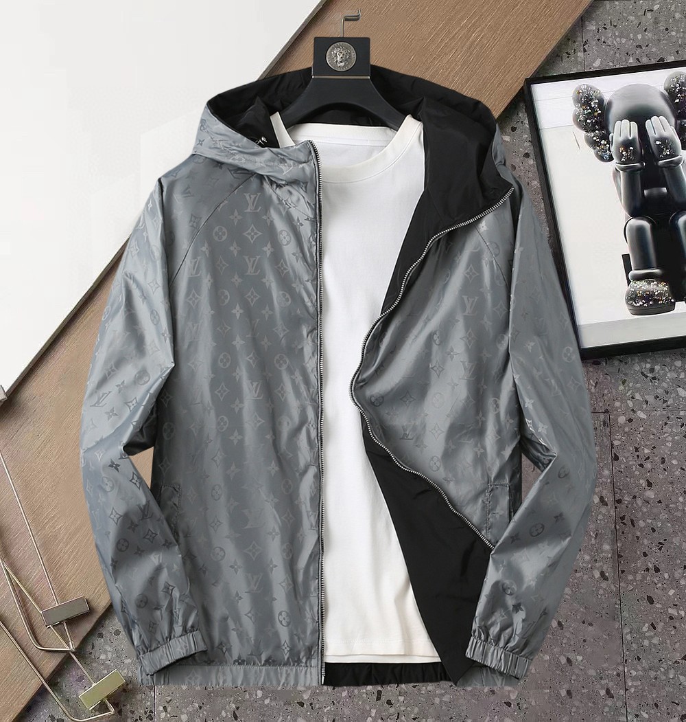 NO:510445,LV double-sided wear, 2025 spring new jacket jacket, the new product on the show is perfect, comfortable and warm, the three-standard complete colors and full and attractive, and the very outstanding design easily advances the sense of fashion, the workmanship is extremely exquisite and rigorous, and the wiring is neat and meticulous!  A masterpiece of a big-name designer!  The upper body doesn't look bloated and super handsome!  Spot code M ~ XXXL,,louis vuitton,jackets & coats,jackets & coats,alexander wang19860909LV 双面穿,2025开春新款夹克外套,秀场新品品相非常完美,舒适保暖,三标齐全色泽饱满诱人,非常出彩的设计,轻松将时髦感进阶,做工极为考究严谨,走线工整细致！大牌设计师巨作！上身不显臃肿、超级帅气！现货码数M ～ XXXL,,louis vuitton,jackets & coats,jackets & coats,alexander wang,Men's clothing