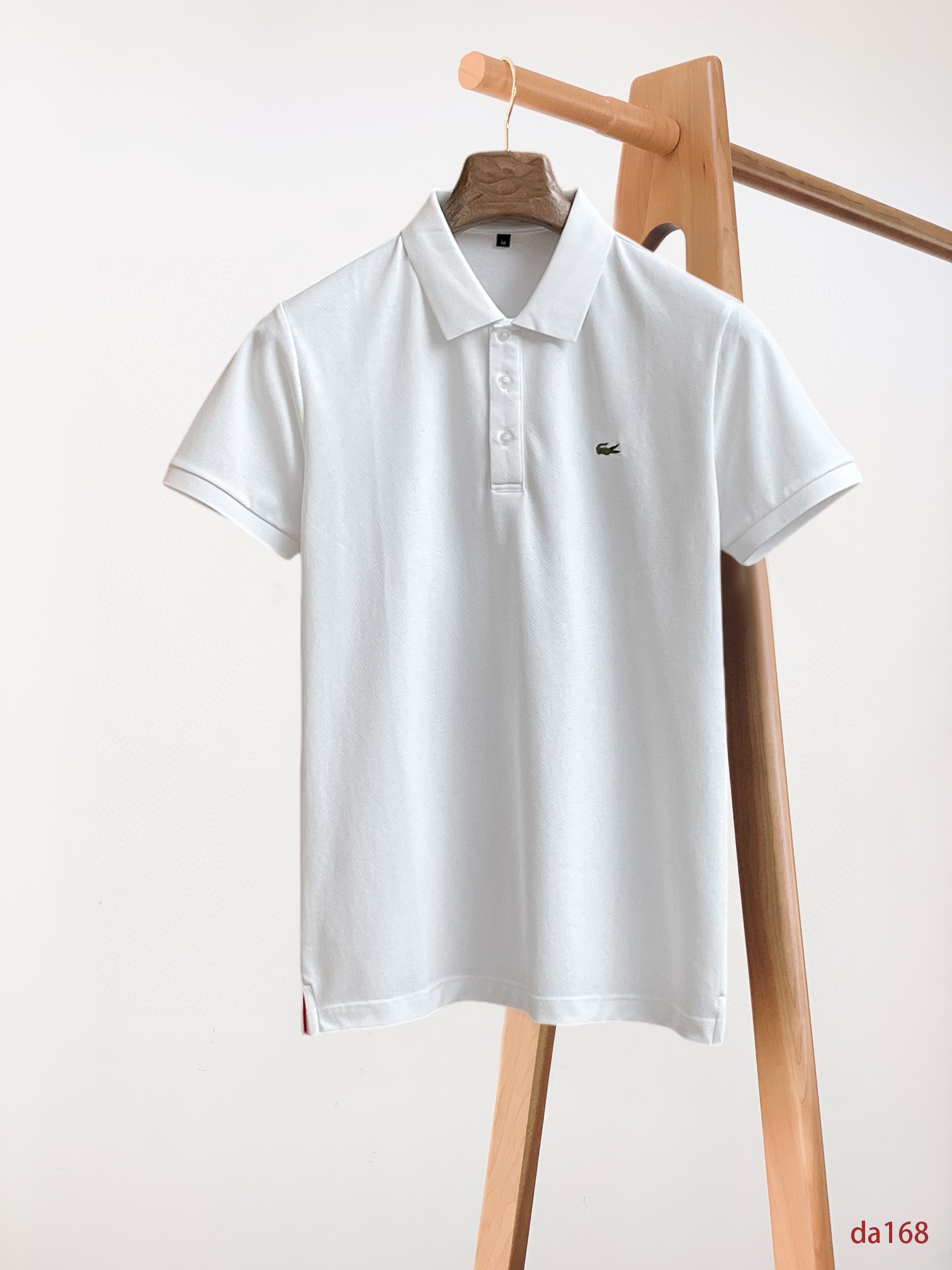 NO:432645,Crocodile, high-end business, white-collar workers, must-have items for individuals in the unit!  Seizure-free pressed gel ice silk casual business short-sleeved Polo, technology fabric, ice silk traceless, very good body feel, smooth feel and great texture!  Good elasticity, no sense of restraint, the fabric has its own breathable mesh, moisture absorption and sweating, quick drying and keeping it dry, small lapel placket-breasted design, showing a straight posture, not soft pedal, simple style, can be used for business and leisure, highly recommended!  High-elastic ice silk, the touch is as smooth as jade silk, clean and neat, and elegant and gentlemanly. The high-end materials are the key to the fabric, the quality control must be used. The feel is extremely delicate and smooth, the fabric has a good gloss and upper body skeleton feel, so we can greet mature and quality men's clothing!  Sweat in summer and dry instantly, a brand new experience Business commuting and leisure M-4XL, T-shirt, alexander wang19860909鳄鱼 高端商务 白领 单位人士必入单品！ 无痕压胶冰丝休闲商务短袖Polo,科技面料,冰丝无痕,体感非常棒,手感顺滑质感很棒！弹性好,无任何束缚感,面料自带透气网孔,吸湿排汗,速干保持干爽,小翻领门襟排扣设计,展露挺拔姿态,不软踏,简约款式,商务休闲都可驾驭,强烈推荐！高弹冰丝,触感堪比玉蚕丝一样丝滑,干净利落,儒雅绅士风度.高级材质,重点就是面料上,品控的必上,手感极其细腻光滑,面料光泽感和上身骨架感好,打招成熟品质男装！夏天出汗秒干,全新体验 商务通勤休闲 M-4XL,,T-shirt,alexander wang,Men's clothing