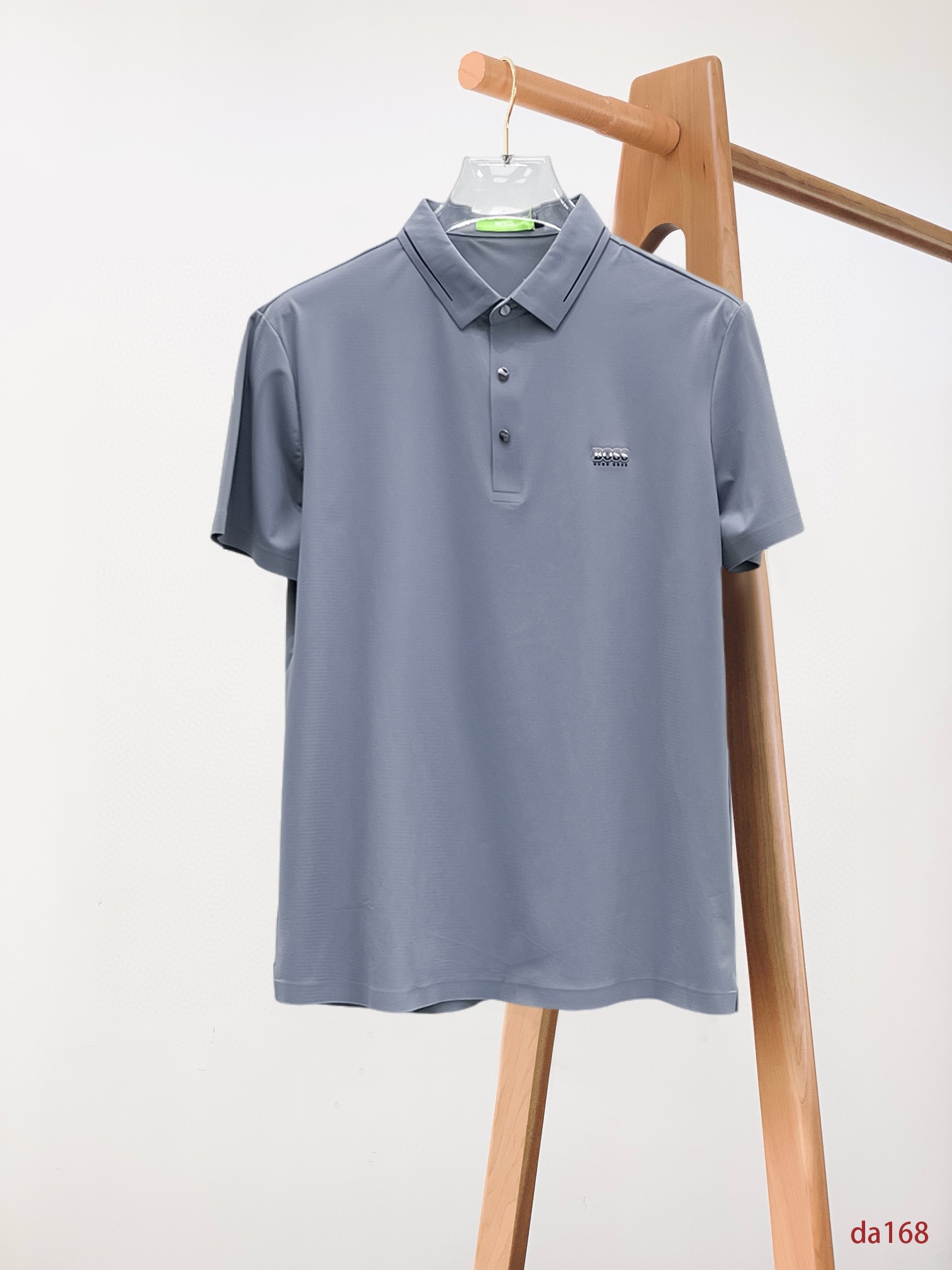 NO:432748,BOSS High-end Business White-collar workers are a must-have item for individuals in the unit!  Seizure-free pressed gel ice silk casual business short-sleeved Polo, technology fabric, ice silk traceless, very good body feel, smooth feel and great texture!  Good elasticity, no sense of restraint, the fabric has its own breathable mesh, moisture absorption and sweating, quick drying and keeping it dry, small lapel placket-breasted design, showing a straight posture, not soft pedal, simple style, can be used for business and leisure, highly recommended!  High-elastic ice silk, the touch is as smooth as jade silk, clean and neat, and elegant and gentlemanly. The high-end materials are the key to the fabric, the quality control must be used. The feel is extremely delicate and smooth, the fabric has a good gloss and upper body skeleton feel, so we can greet mature and quality men's clothing!  Sweat in summer and dry instantly, a brand new experience Business commuting and leisure M-4XL, T-shirt, alexander wang19860909BOSS 高端商务 白领 单位人士必入单品！ 无痕压胶冰丝休闲商务短袖Polo,科技面料,冰丝无痕,体感非常棒,手感顺滑质感很棒！弹性好,无任何束缚感,面料自带透气网孔,吸湿排汗,速干保持干爽,小翻领门襟排扣设计,展露挺拔姿态,不软踏,简约款式,商务休闲都可驾驭,强烈推荐！高弹冰丝,触感堪比玉蚕丝一样丝滑,干净利落,儒雅绅士风度.高级材质,重点就是面料上,品控的必上,手感极其细腻光滑,面料光泽感和上身骨架感好,打招成熟品质男装！夏天出汗秒干,全新体验 商务通勤休闲 M-4XL,,T-shirt,alexander wang,Men's clothing