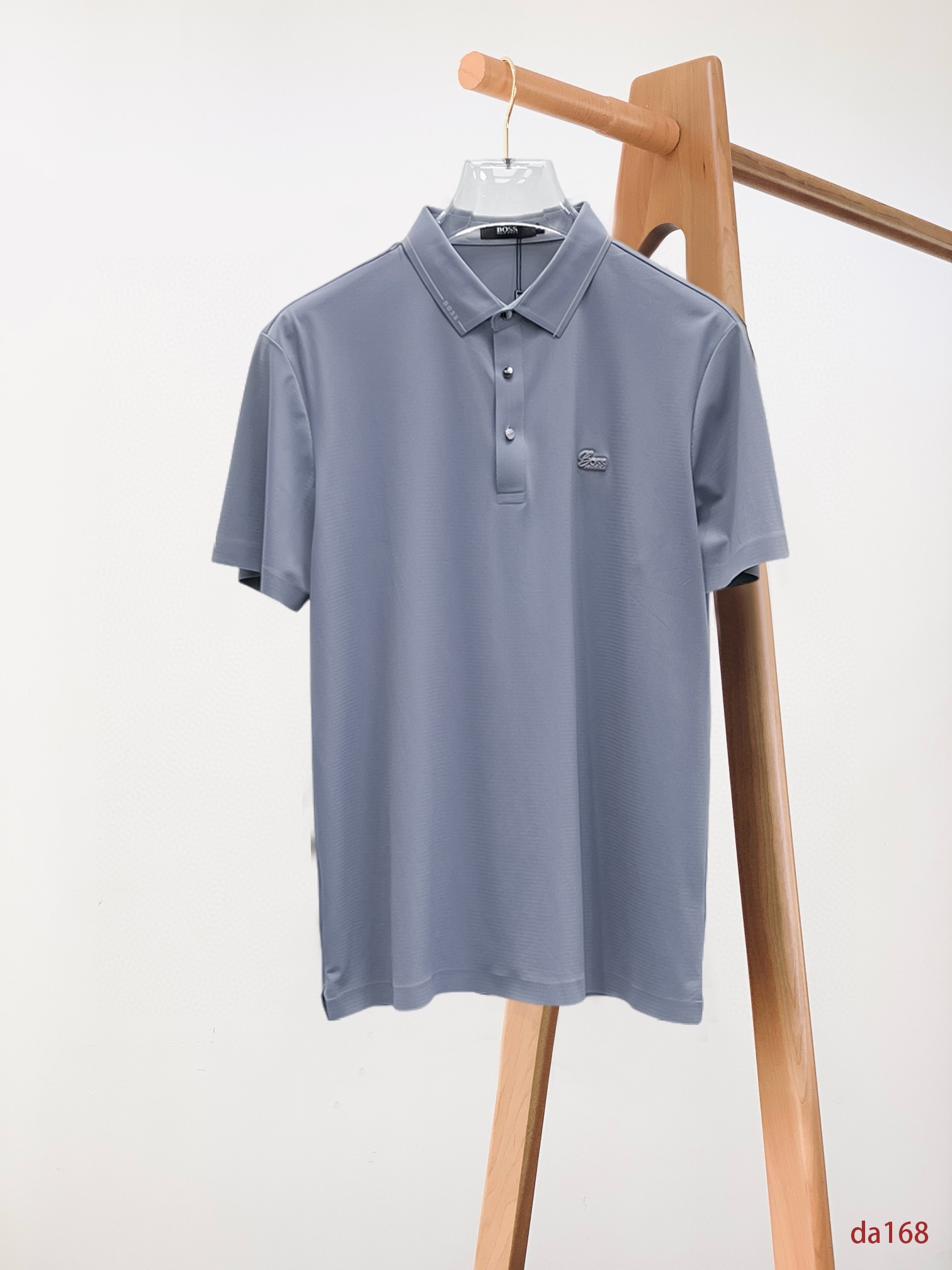 NO:432760,BOSS High-end Business White-collar workers are a must-have item for individuals in the unit!  Seizure-free pressed gel ice silk casual business short-sleeved Polo, technology fabric, ice silk traceless, very good body feel, smooth feel and great texture!  Good elasticity, no sense of restraint, the fabric has its own breathable mesh, moisture absorption and sweating, quick drying and keeping it dry, small lapel placket-breasted design, showing a straight posture, not soft pedal, simple style, can be used for business and leisure, highly recommended!  High-elastic ice silk, the touch is as smooth as jade silk, clean and neat, and elegant and gentlemanly. The high-end materials are the key to the fabric, the quality control must be used. The feel is extremely delicate and smooth, the fabric has a good gloss and upper body skeleton feel, so we can greet mature and quality men's clothing!  Sweat in summer and dry instantly, a brand new experience Business commuting and leisure M-4XL, T-shirt, alexander wang19860909BOSS 高端商务 白领 单位人士必入单品！ 无痕压胶冰丝休闲商务短袖Polo,科技面料,冰丝无痕,体感非常棒,手感顺滑质感很棒！弹性好,无任何束缚感,面料自带透气网孔,吸湿排汗,速干保持干爽,小翻领门襟排扣设计,展露挺拔姿态,不软踏,简约款式,商务休闲都可驾驭,强烈推荐！高弹冰丝,触感堪比玉蚕丝一样丝滑,干净利落,儒雅绅士风度.高级材质,重点就是面料上,品控的必上,手感极其细腻光滑,面料光泽感和上身骨架感好,打招成熟品质男装！夏天出汗秒干,全新体验 商务通勤休闲 M-4XL,,T-shirt,alexander wang,Men's clothing