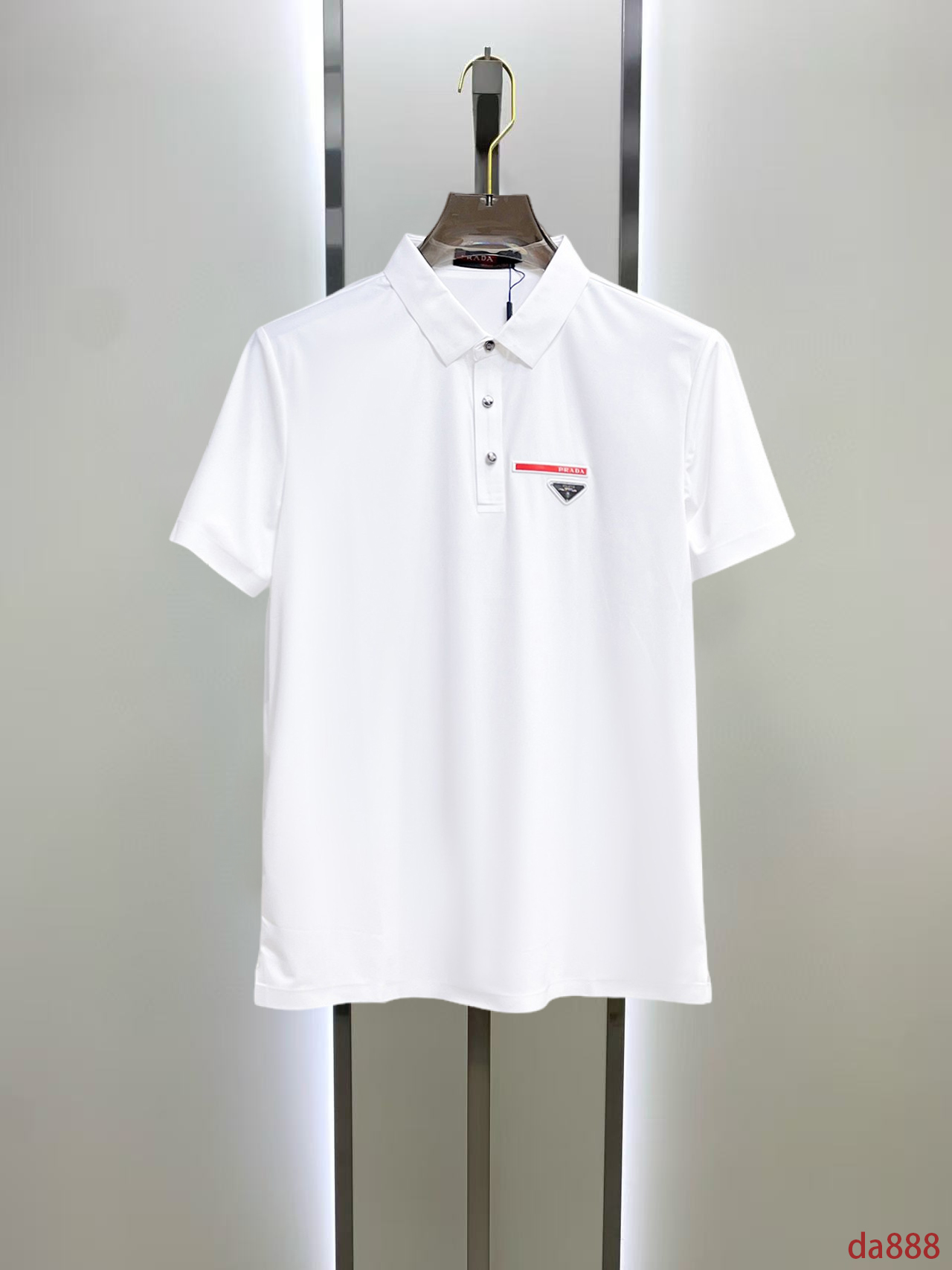 NO:466367,Prada High-end Business White-collar workers are a must-have item for individuals in the unit!  Seizure-free pressed gel ice silk casual business short-sleeved Polo, technology fabric, ice silk traceless, very good body feel, smooth feel and great texture!  Good elasticity, no sense of restraint, the fabric has its own breathable mesh, moisture absorption and sweating, quick drying and keeping it dry, small lapel placket-breasted design, showing a straight posture, not soft pedal, simple style, can be used for business and leisure, highly recommended!  High-elastic ice silk, the touch is as smooth as jade silk, clean and neat, and elegant and gentlemanly. The high-end materials are the key to the fabric, the quality control must be used. The feel is extremely delicate and smooth, the fabric has a good gloss and upper body skeleton feel, so we can greet mature and quality men's clothing!  Sweat in summer and dry in seconds, a brand new experience Business commuting and leisure M-4XL, prada, T-shirt, alexander wang19860909普拉达 高端商务 白领 单位人士必入单品！ 无痕压胶冰丝休闲商务短袖Polo,科技面料,冰丝无痕,体感非常棒,手感顺滑质感很棒！弹性好,无任何束缚感,面料自带透气网孔,吸湿排汗,速干保持干爽,小翻领门襟排扣设计,展露挺拔姿态,不软踏,简约款式,商务休闲都可驾驭,强烈推荐！高弹冰丝,触感堪比玉蚕丝一样丝滑,干净利落,儒雅绅士风度.高级材质,重点就是面料上,品控的必上,手感极其细腻光滑,面料光泽感和上身骨架感好,打招成熟品质男装！夏天出汗秒干,全新体验 商务通勤休闲 M-4XL,,prada,T-shirt,alexander wang,Men's clothing